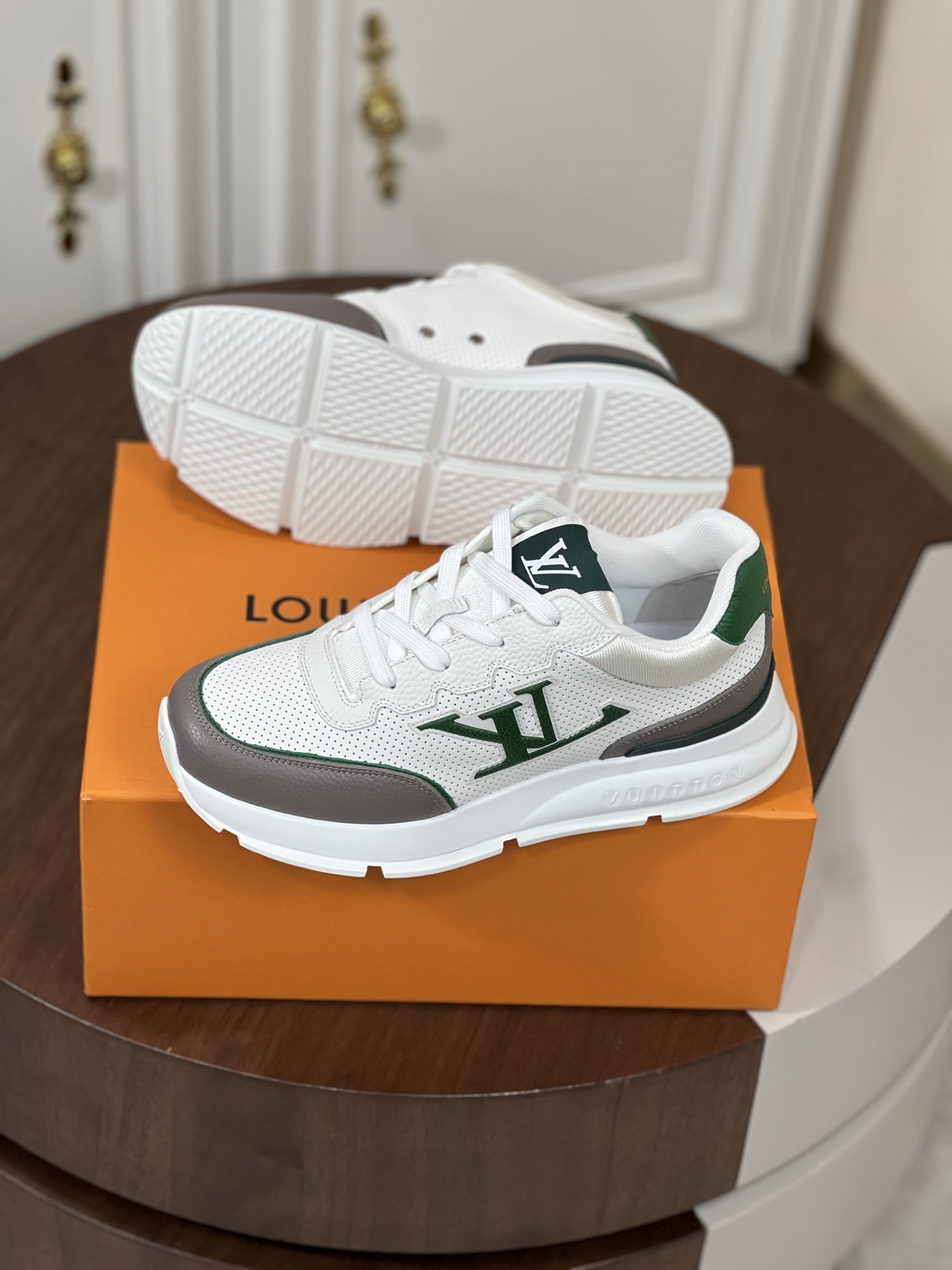 LV Classic 运动鞋运动鞋,lv,男,鞋 4 LV Classic 运动鞋运动鞋,lv,男,鞋 4