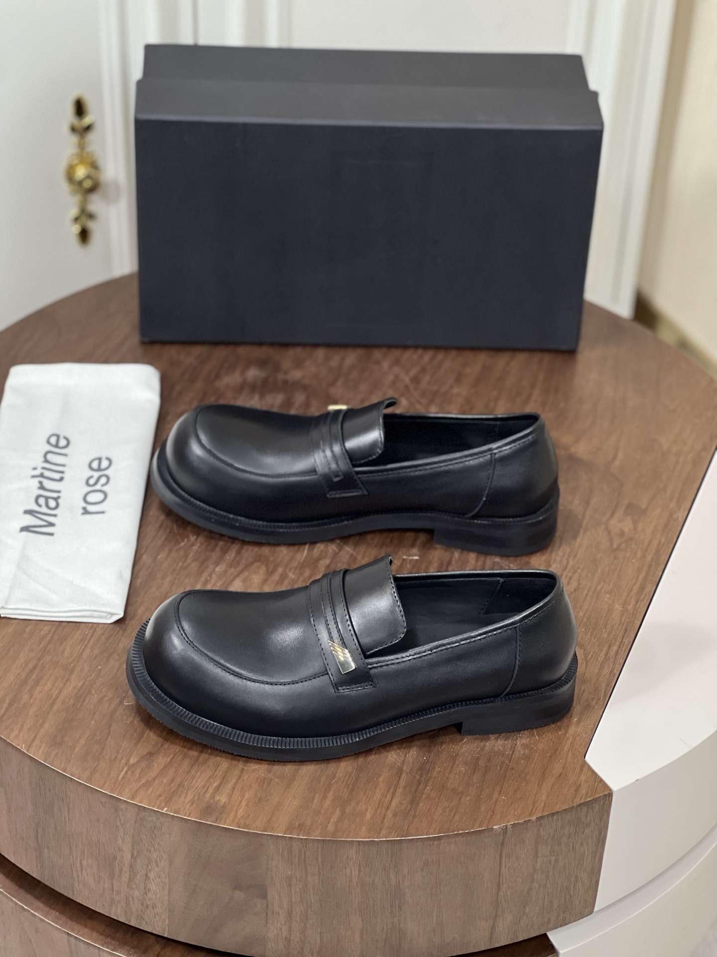 Martine Rose马丁露丝 
-高端品质 原单正装正装皮鞋
-鞋面：...