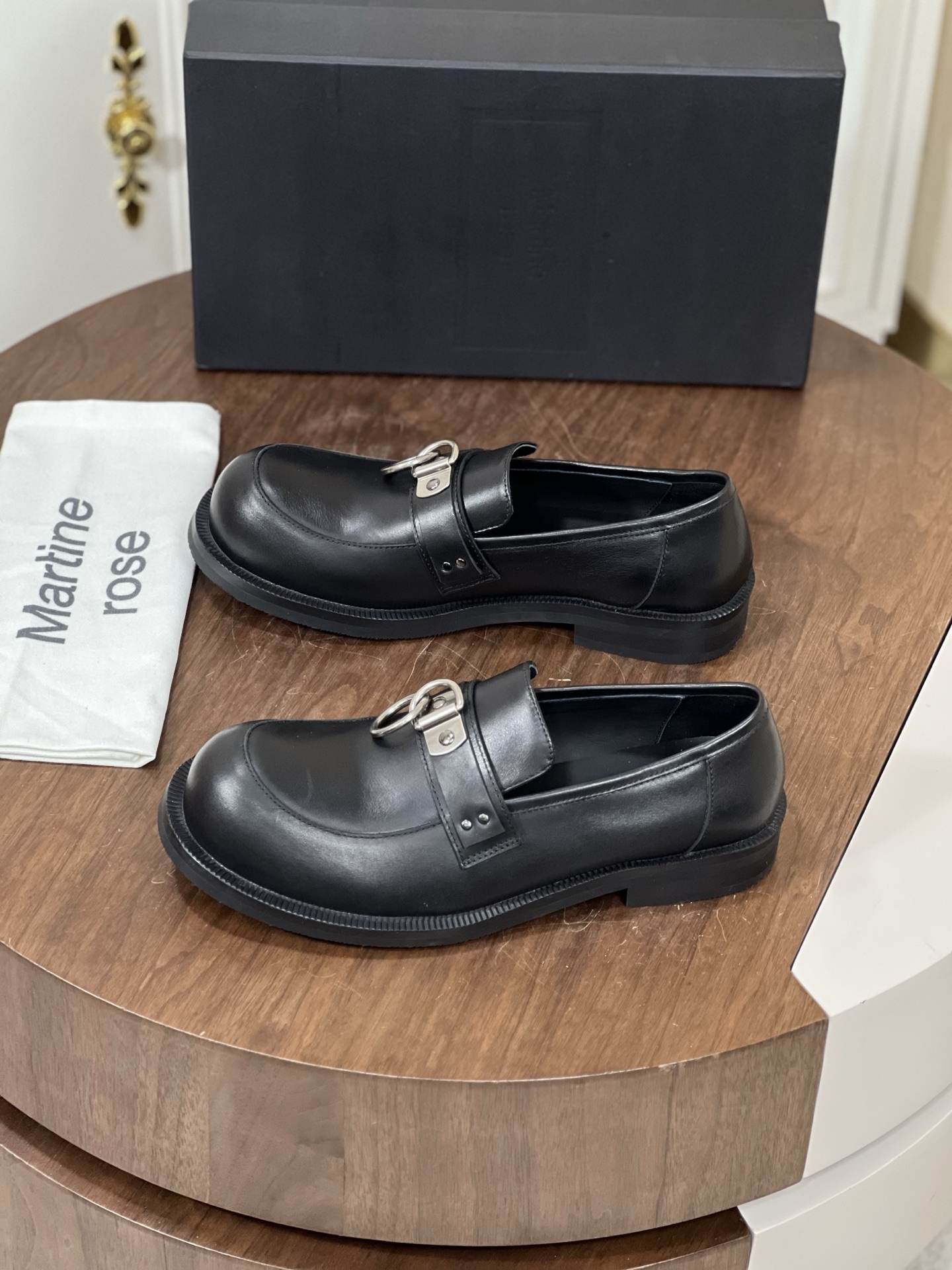 Martine Rose马丁露丝 
-高端品质 原单正装正装皮鞋
-鞋面：...