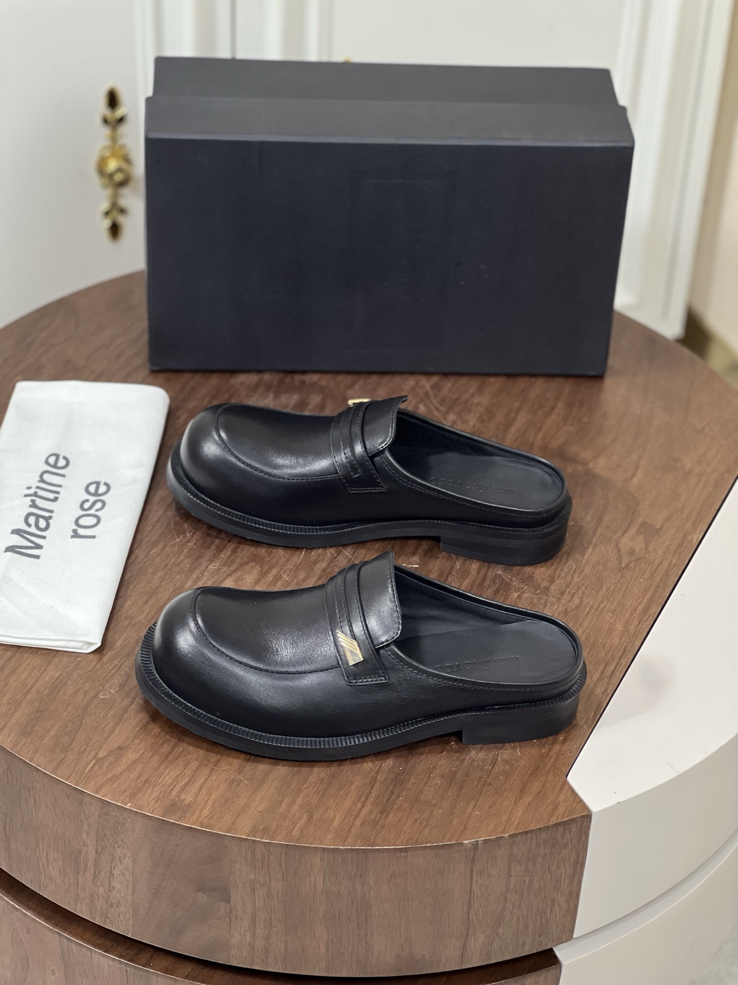 Martine Rose马丁露丝 
-高端品质 原单正装半拖皮鞋
-鞋面：...