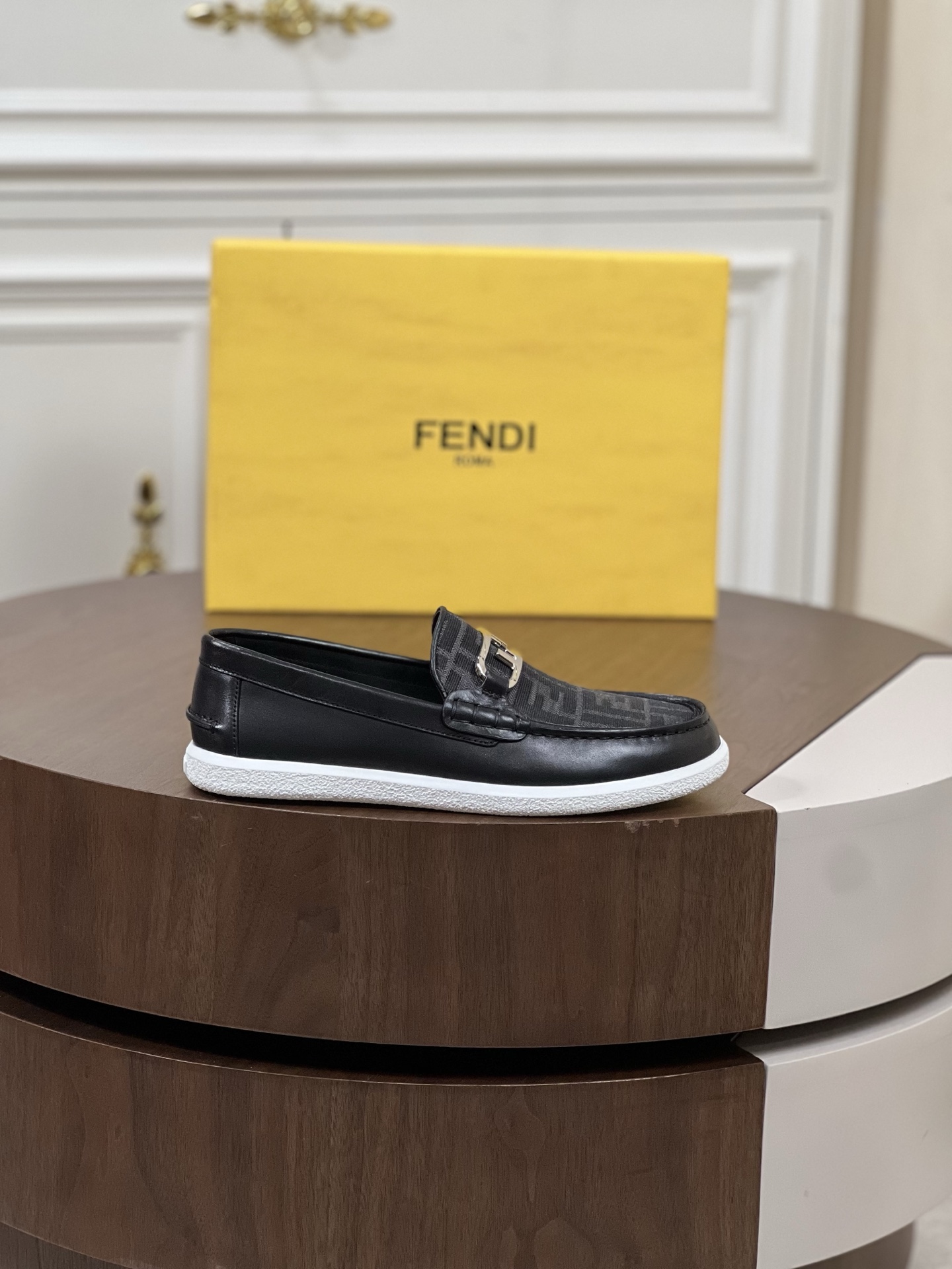 Fendi FF 乐福鞋鞋 2 Fendi FF 乐福鞋鞋 2