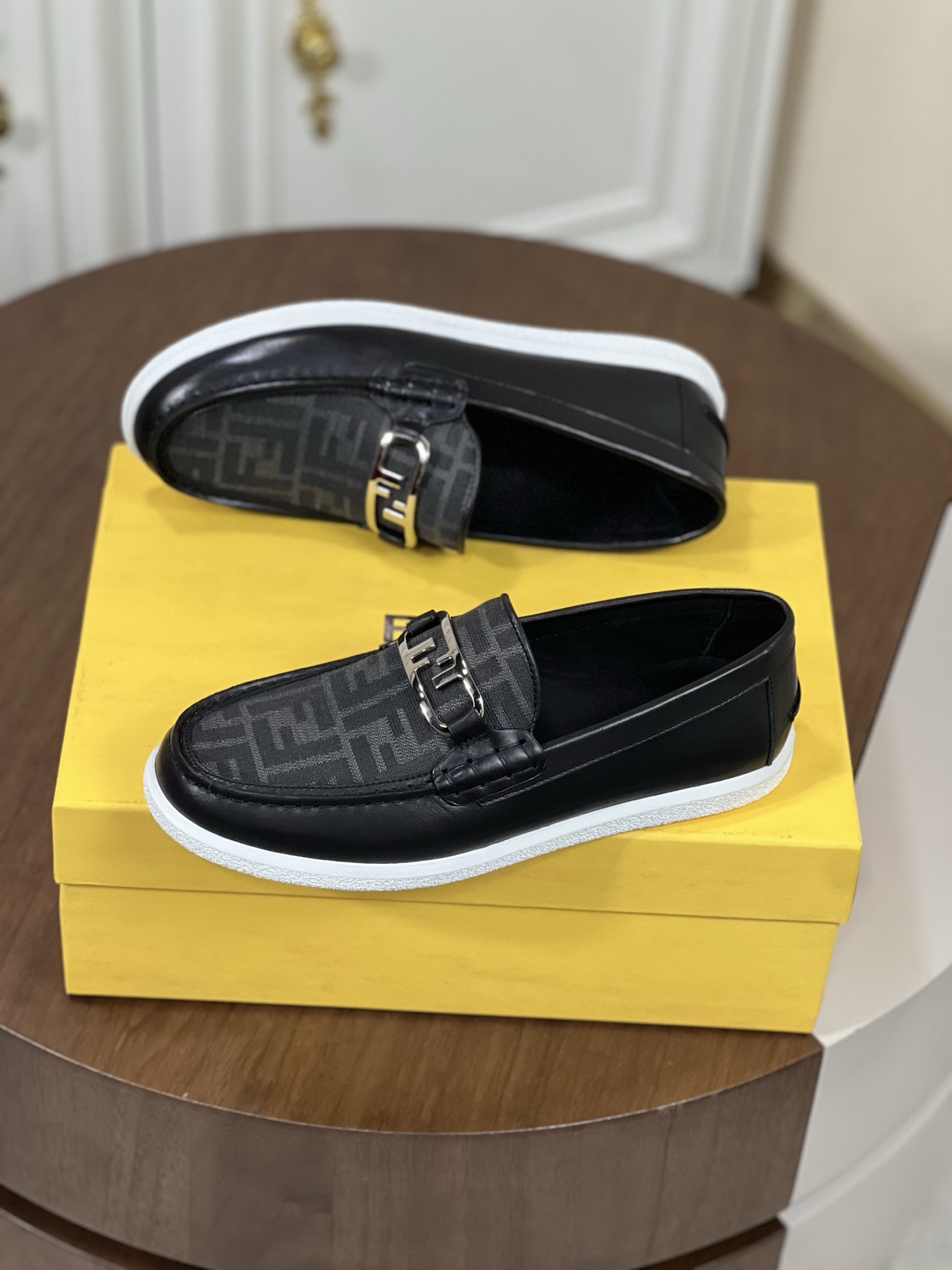 Fendi FF 乐福鞋鞋 4 Fendi FF 乐福鞋鞋 4