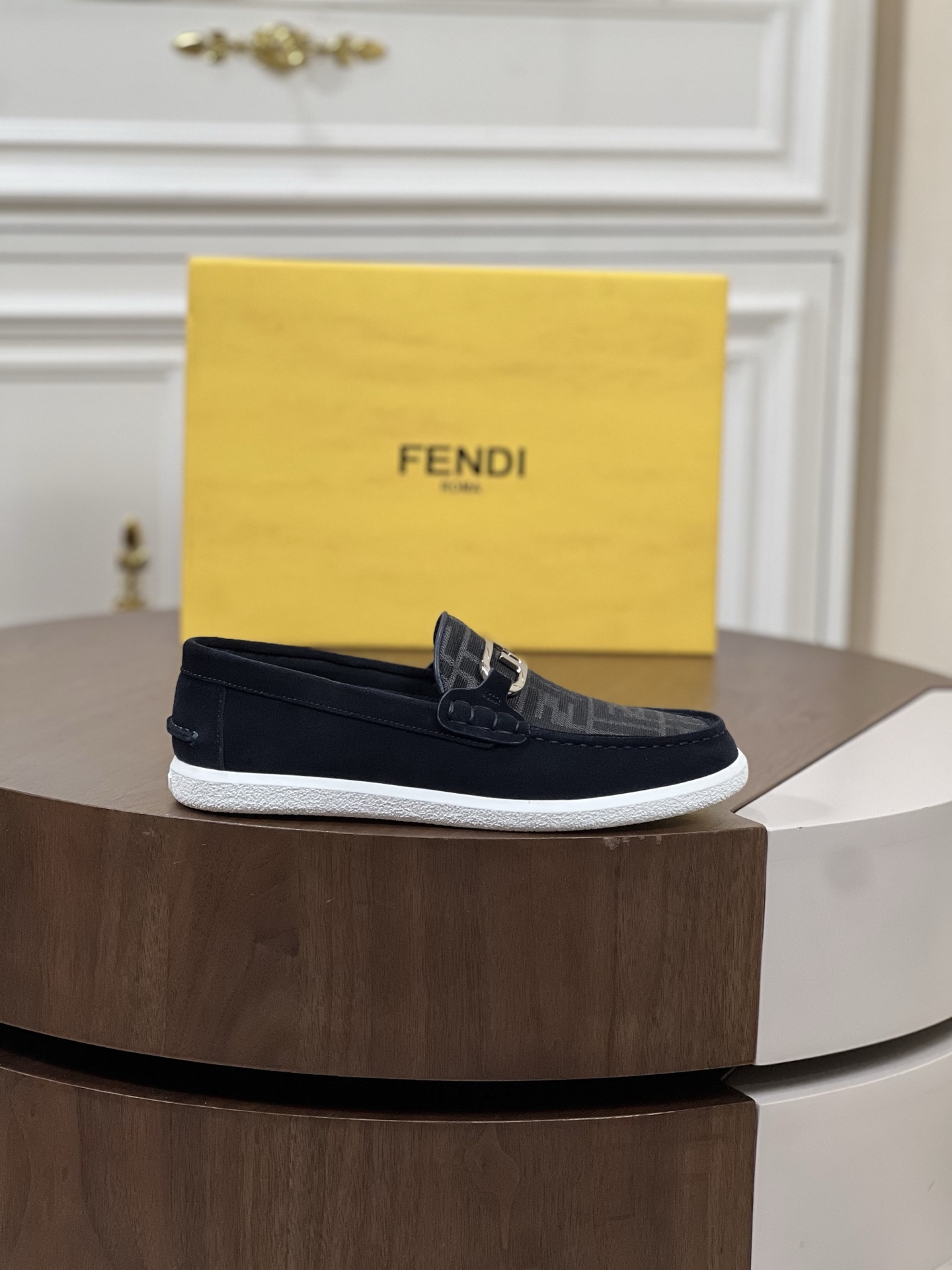 Fendi 乐福鞋鞋 2 Fendi 乐福鞋鞋 2