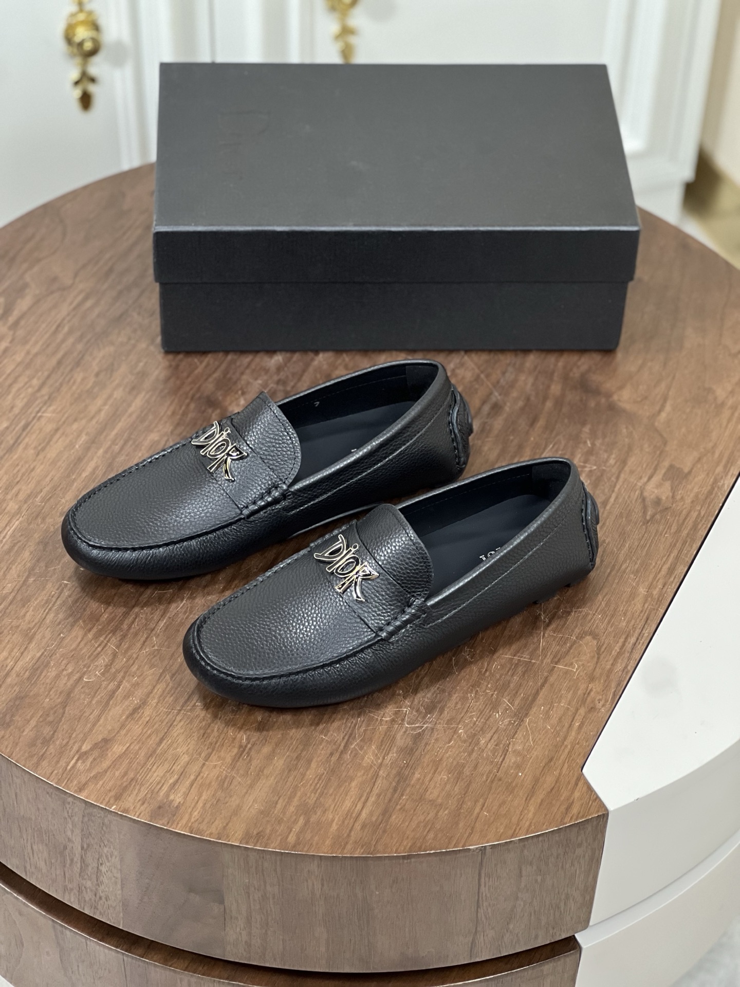 NO:347194,New product Dior high-end men's casual loafers driving shoes beans shoes!  Top purchasing agent original order!  Original imported lychee pattern cowhide with original hardware buckle imported cowhide inner cowhide footbed and original rubber outsole!  Size38 39 40 41 42 43 44 (45 customization),,dior,dior,loafers,cowhide19860909新品 Dior（迪奥）高端男士休闲乐福鞋驾车鞋豆豆鞋！ 顶级代购原单货！原版进口荔枝纹牛皮搭配原版五金扣进口牛皮内里牛皮垫脚、原版橡胶大底！ Size38 39 40 41 42 43 44（45定制）,,dior,dior,loafers,cowhide,Men's shoes