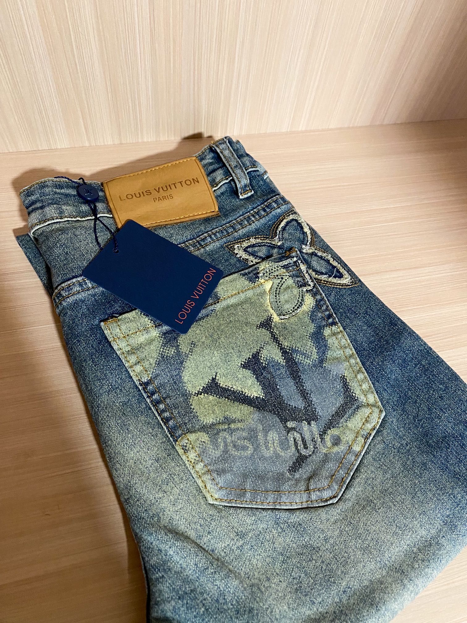
驴牌 25FW春夏新款牛仔裤 原色牛仔 时尚百搭 定制五金后口袋印花品牌创意标识图案 潮流时尚单品
码