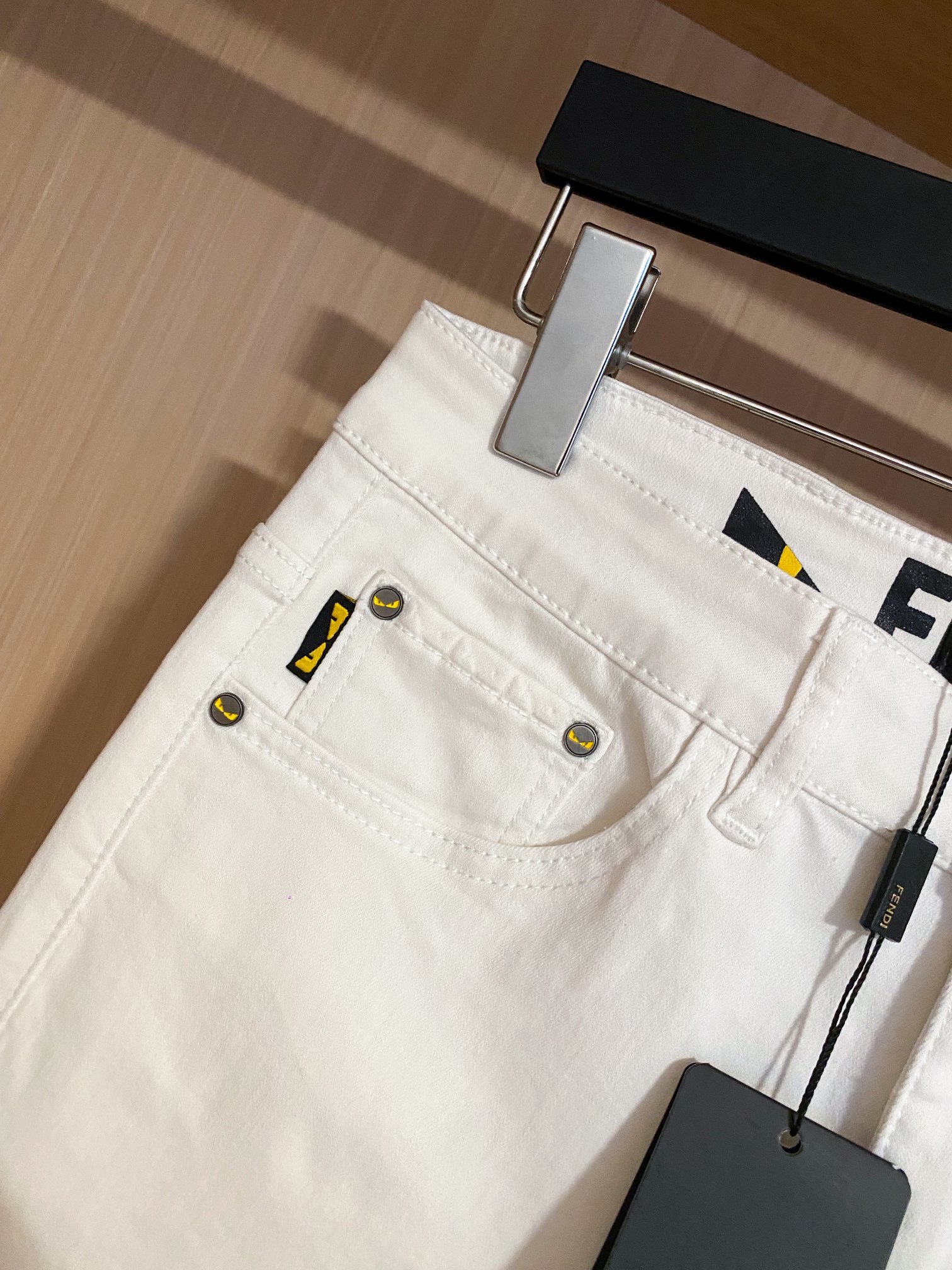 Fendi 2025ss春夏新款FD家小怪兽眼睛休闲小直筒牛仔裤!意大利原厂订单,FD家族人气单品,代