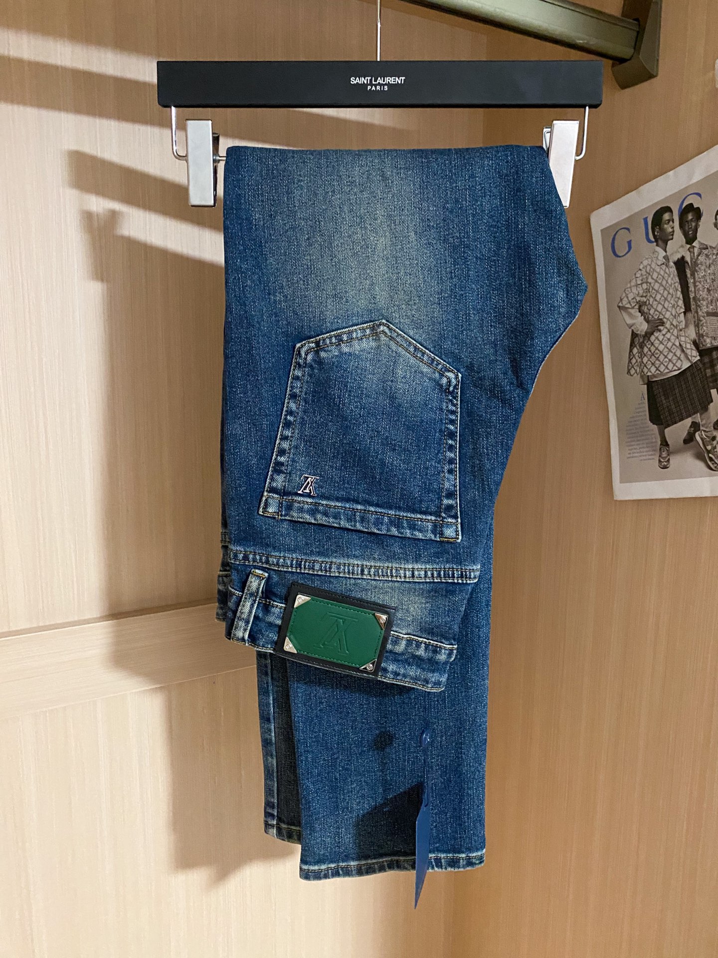 
lv 25新款男士修身牛仔裤.......客供纯棉牛仔面料 上身舒适，超有感觉.......经典复古色