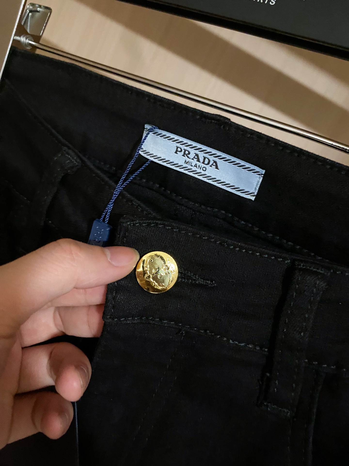 
PRADA 2025新款黑色牛仔裤…不仅品质高，必须还要很舒适…绝对是史上最舒适黑牛！！越南订单流入…