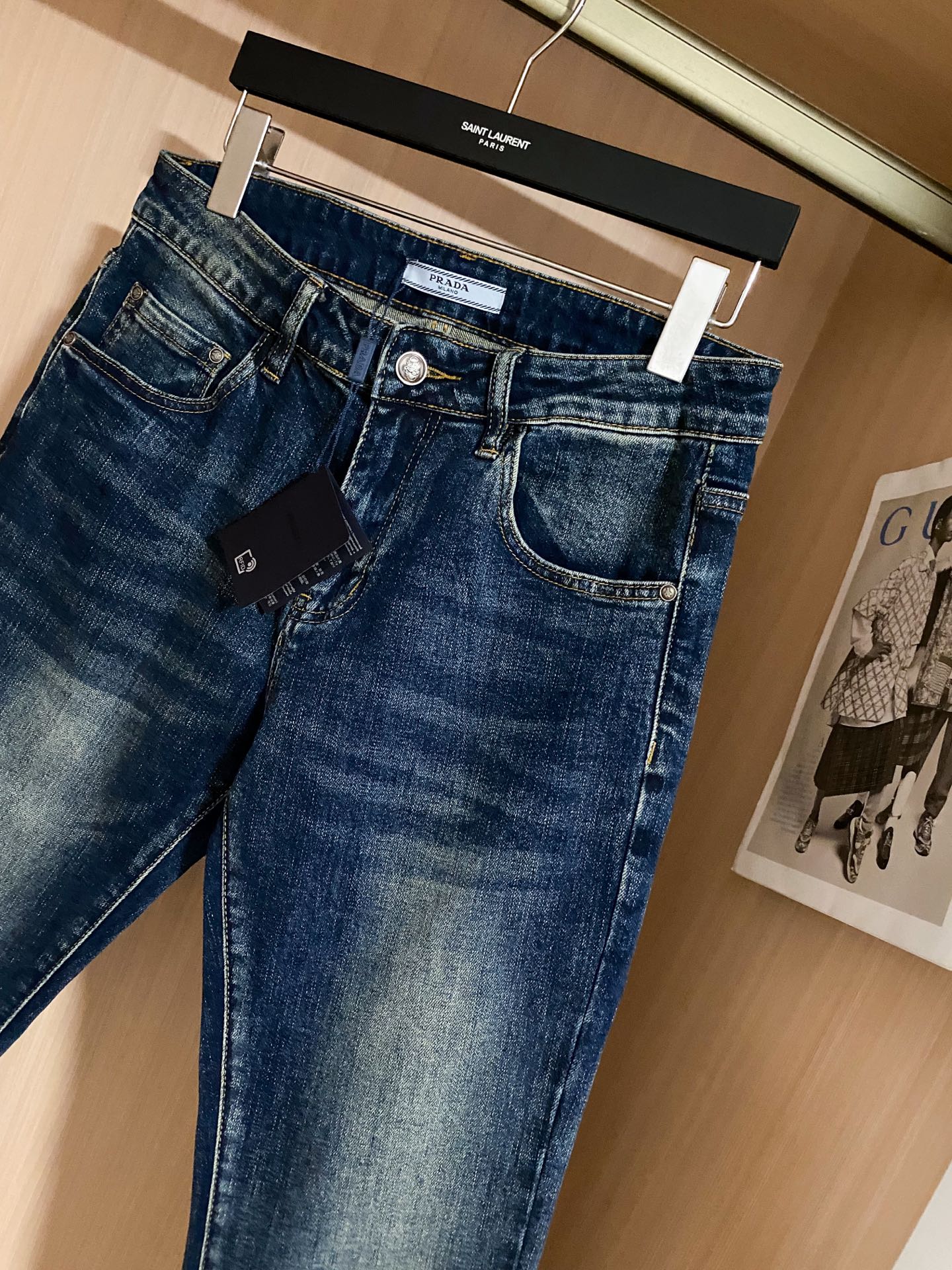 
PRADA 2025新款蓝色牛仔裤…不仅品质高，必须还要很舒适…绝对是史上最舒适黑牛！！越南订单流入…