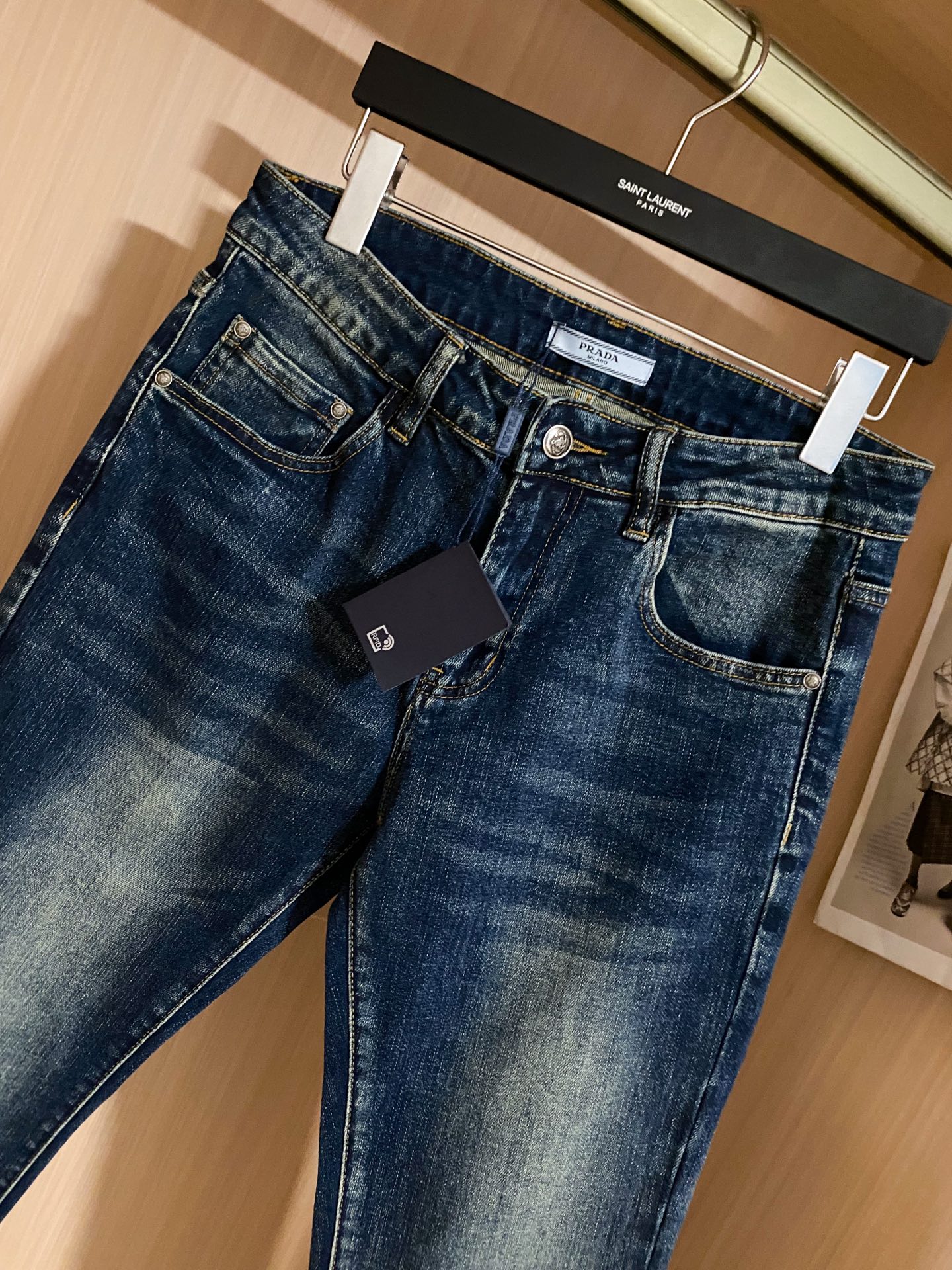 
PRADA 2025新款蓝色牛仔裤…不仅品质高，必须还要很舒适…绝对是史上最舒适黑牛！！越南订单流入…
