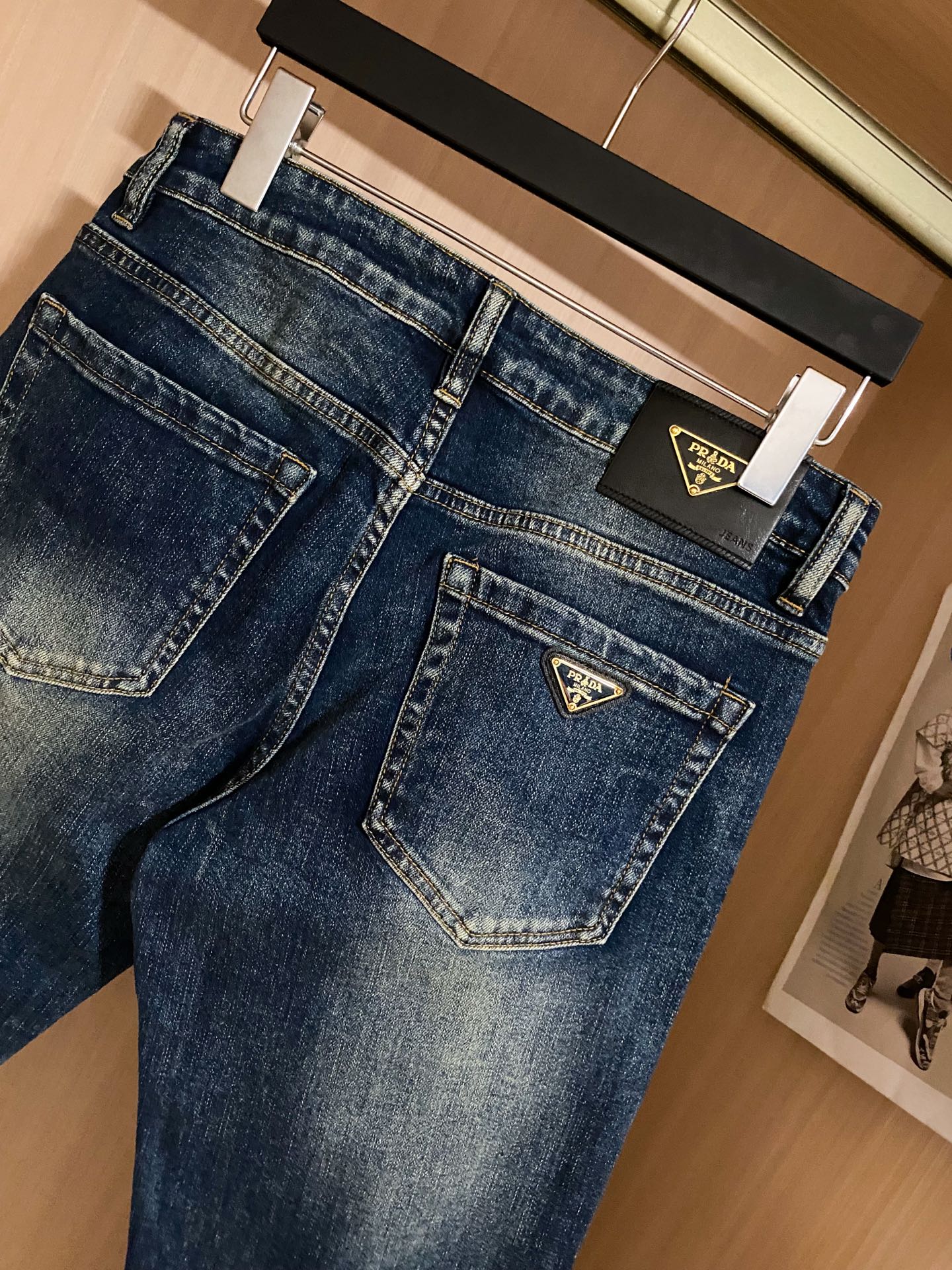 
PRADA 2025新款蓝色牛仔裤…不仅品质高，必须还要很舒适…绝对是史上最舒适黑牛！！越南订单流入…
