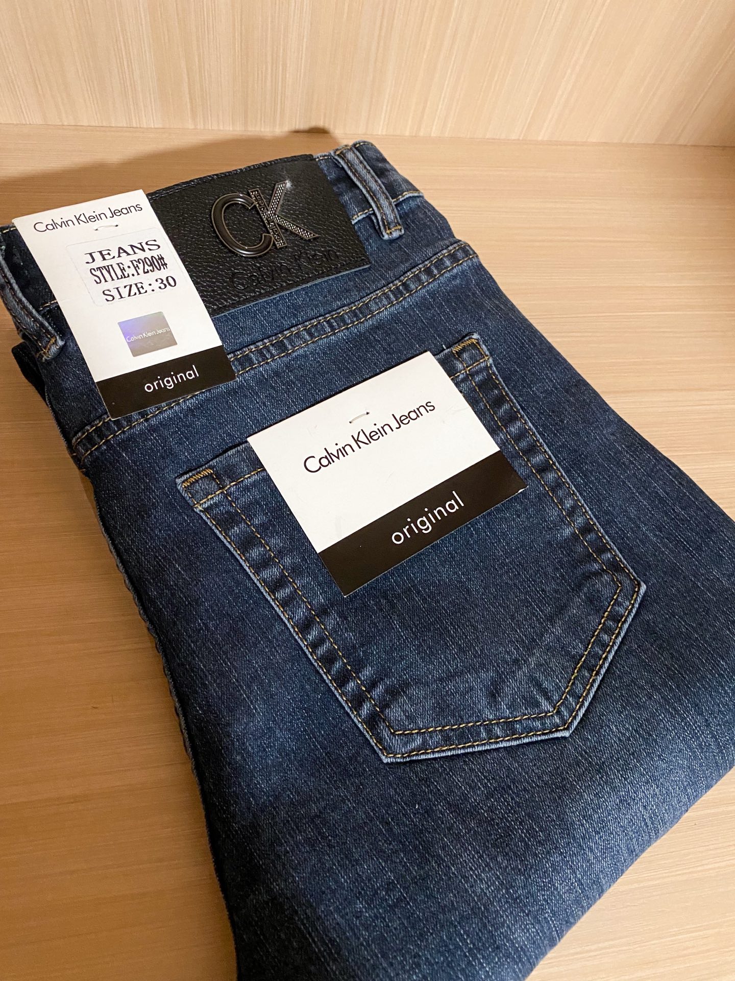 NO:135152,CK 2025 spring and summer jeans are recommended to wear them and don’t want to take them off. Fashionable and trendy versatile casual pants. High quality. Customized fabrics are more textured. Comfortable and soft draped. There are very few such good fabrics on the market. Exquisite hardware accessories are embellished, especially the brand logo of the trouser pockets. It highlights the brand trend. The details are considered in full. The workmanship is really superb. The thread is fine and well-proportioned. There is no unnecessary thread. High-quality fashion. The best product for all occasions is competent for sports or leisure!  Size 29-30 (no 37 39), jeans,alexander wang19860909CK 2025春夏牛仔裤重磅推荐穿上就不想脱下来 时尚潮流百搭休闲裤 高品质 定制面料 更加有质感 舒适柔软垂坠更是略胜一筹 这么好的面料市面上也是极为少有 精美五金配件点缀 特别是裤兜的品牌标志 彰显品牌潮流 在细节上考虑的面面俱到 做工真的极其精湛 走线细密匀称 毫无多余线头 高品质时装 无论是运动还是休闲时候都能胜任各种场合的最佳强货！ 尺码29-30（无37 39）,,jeans,alexander wang,Men's clothing