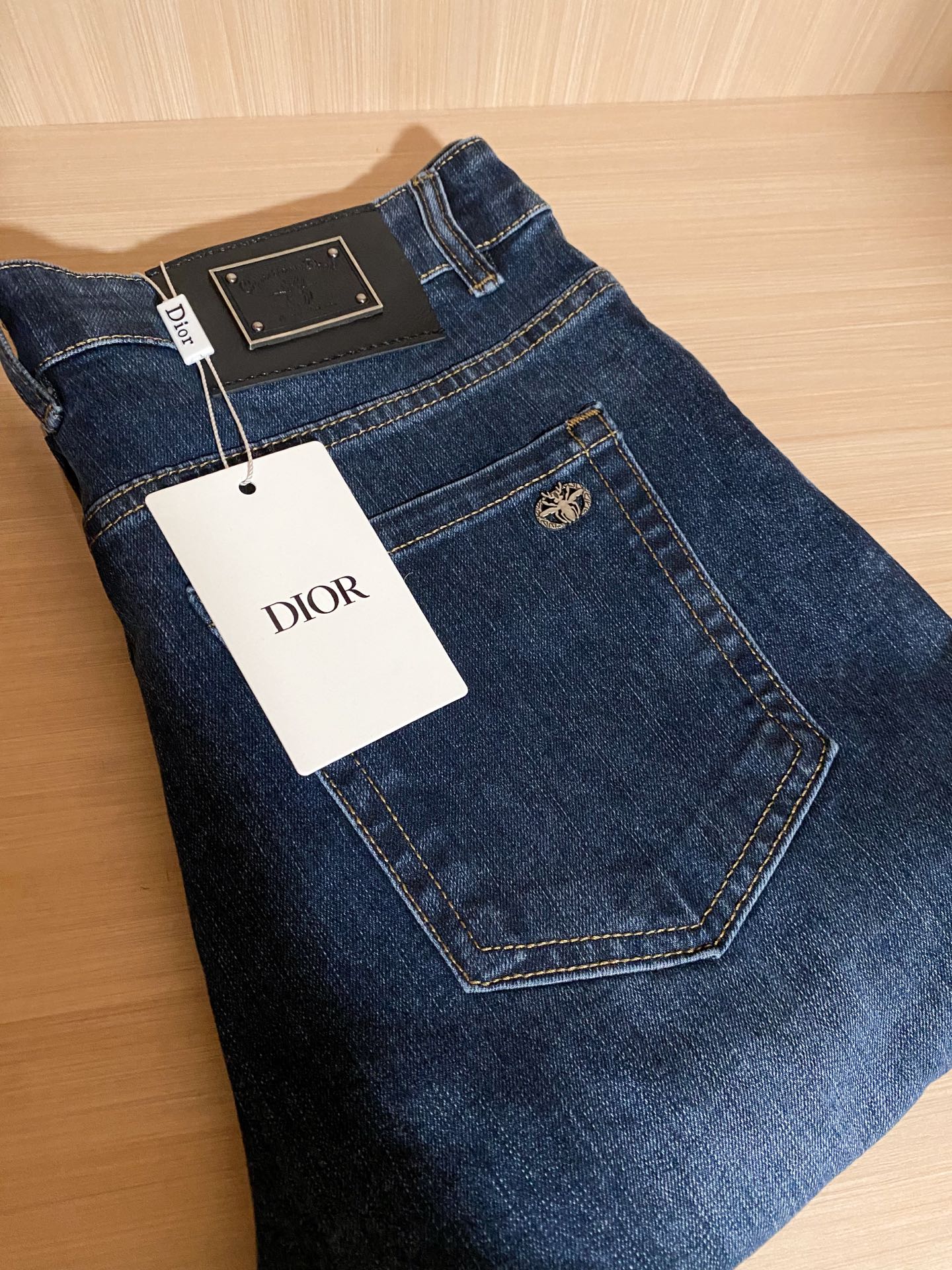 NO:135165,Dior 25 wild and versatile Lanniu popular style, elastic jeans, the official website hot-selling wash water cream color, the real product is really love. The hot-promoting color CD technology   auxiliary materials perfectly combines denim. It will definitely make you match without restraint. It shows your skin tone and energy very soft and delicate, while the upper body stands firm and straight, and it is comfortable and breathable!  Number of codes 29-40 (37 39), dior, jeans, alexander wang19860909Dior 25通配百搭兰牛爆款 弹力牛仔裤 官网热卖洗水奶油色大货实物实属爱了 春夏热推色系CD工艺 辅料完美结合牛仔绝对让你搭配无束缚 非常的显肤色与精气神儿,手感柔软细腻的同时,上身立挺括直兼具舒适透气性！ 码数29-40（37 39）,,dior,jeans,alexander wang,Men's clothing