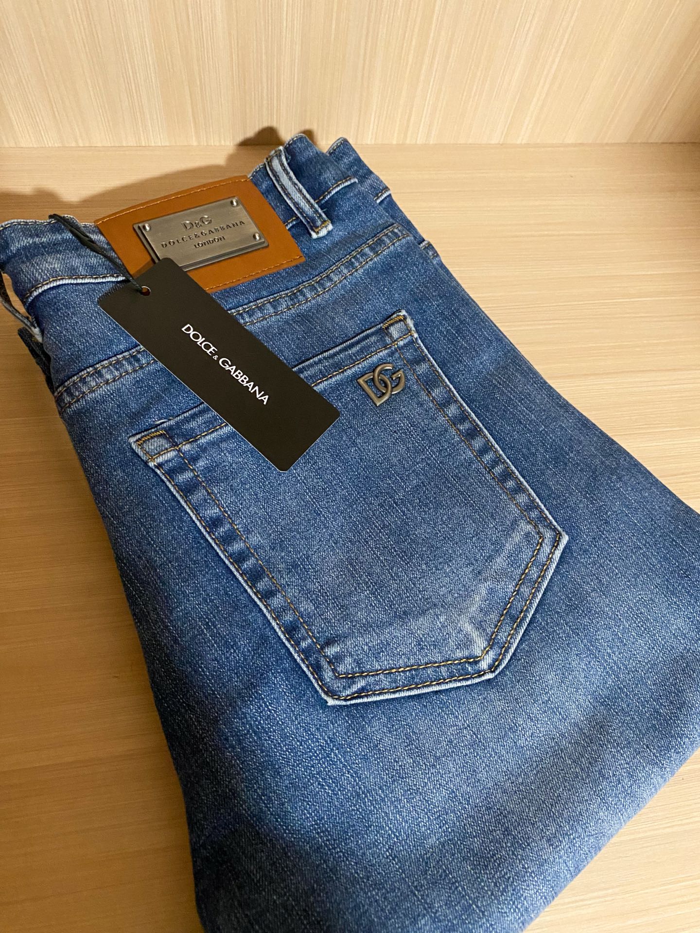 NO:135150,DG 25Ss's heavy hit new jeans, luxury, 1.2W Ocean new products are sold in the official website counter, original replica DG leather brand, heavy recommendation, complex craftsmanship   washing, foreign trade quality details, full of processing, trendy colors, no fading, luxury details, hardware and accessories are all satisfied, elastic slim straight-leg pants, size 29-40 (37 39),, Dolce & Gabbana, jeans, alexander wang19860909DG 25Ss重磅爆款新品牛仔裤 奢华感 官网专柜1.2W大洋新品热销 原版复刻DG皮牌 重磅强烈推荐 复杂工艺 洗水 外贸品质感细节处理满满到位 潮流色系不掉色 奢华感细节五金辅料一一满足到位 弹力修身直筒裤型 尺码29-40（37 39）,,Dolce&Gabbana,jeans,alexander wang,Men's clothing