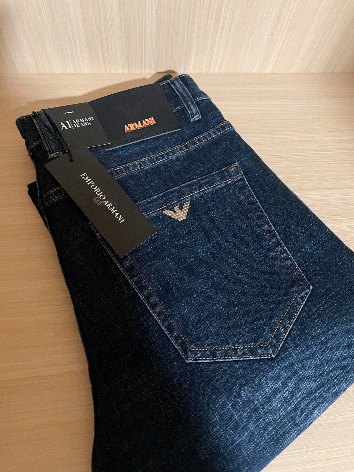 NO:135161,EA Armani Golden Blue Bull series, high-quality leather cards and exquisite hardware accessories embellish the brand style, elastic fabric soft, comfortable and breathable jeans, size 29-40 (37 39), armani, jeans, alexander wang19860909EA阿玛尼 金典蓝牛系列,上等的皮牌及精致的五金配件点缀出大牌范,弹力面料柔软舒适透气的牛仔裤,码数29-40（37 39）,,armani,jeans,alexander wang,Men's clothing
