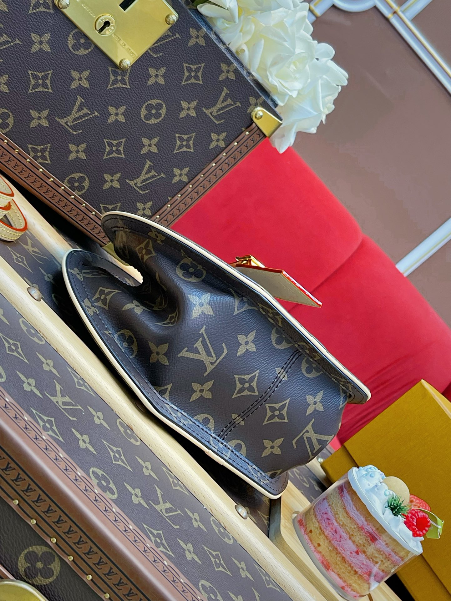 루이비통 LV 서클 모노그램 캔버스 핸드백 M47117 이미지 6