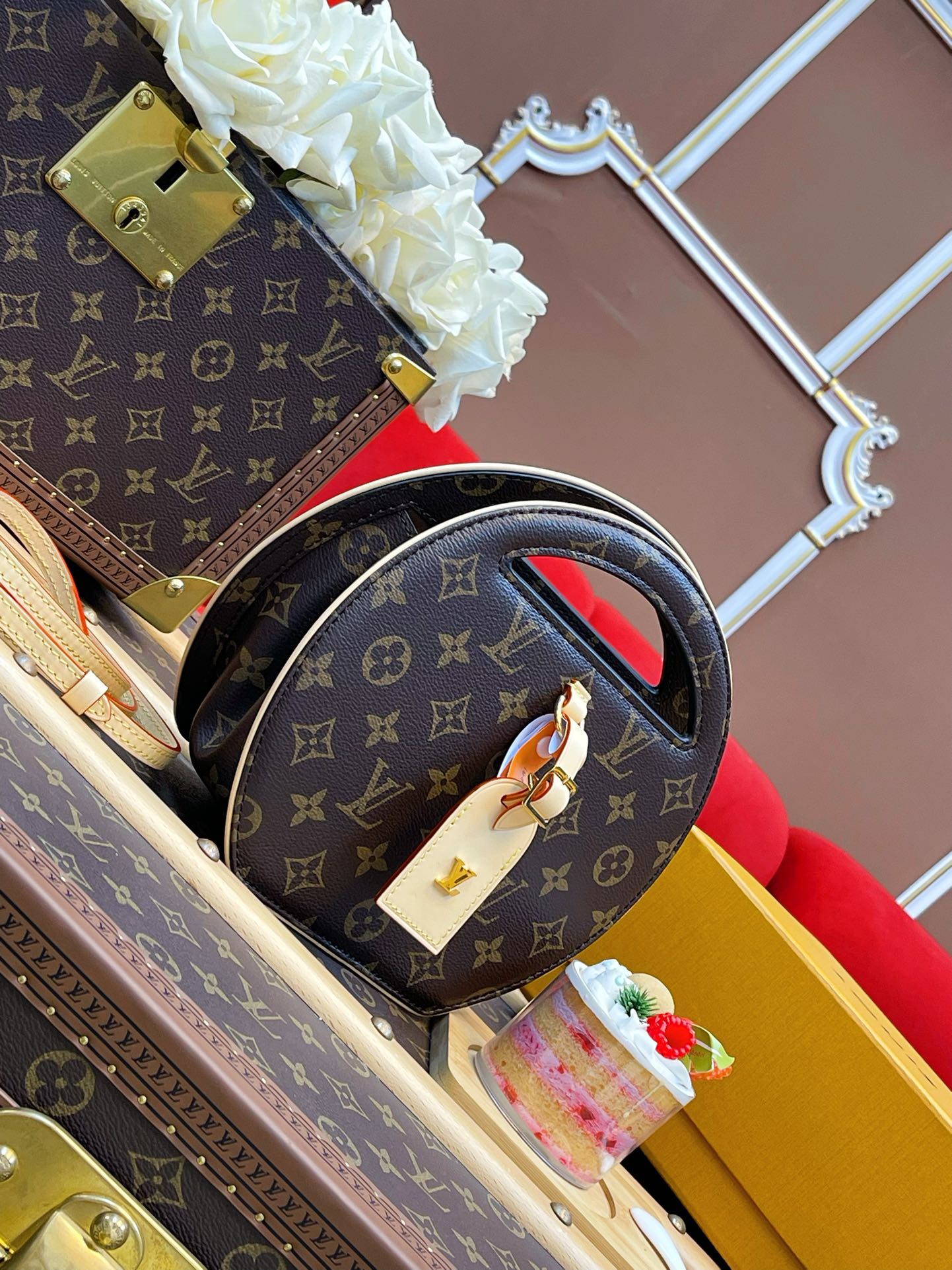 루이비통 LV 서클 모노그램 캔버스 핸드백 M47117 이미지 5