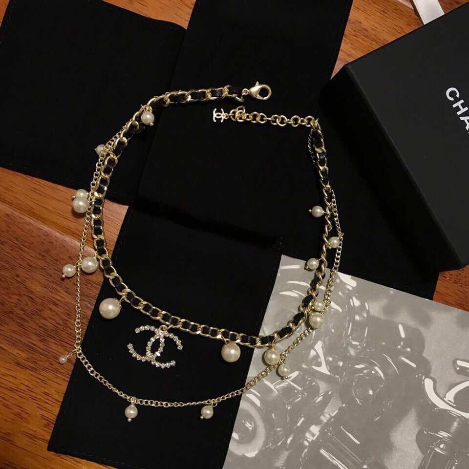 Chanel ● ● Chanel 香奈儿麦穗双c黑皮绳项链● 一致黄铜材质项链