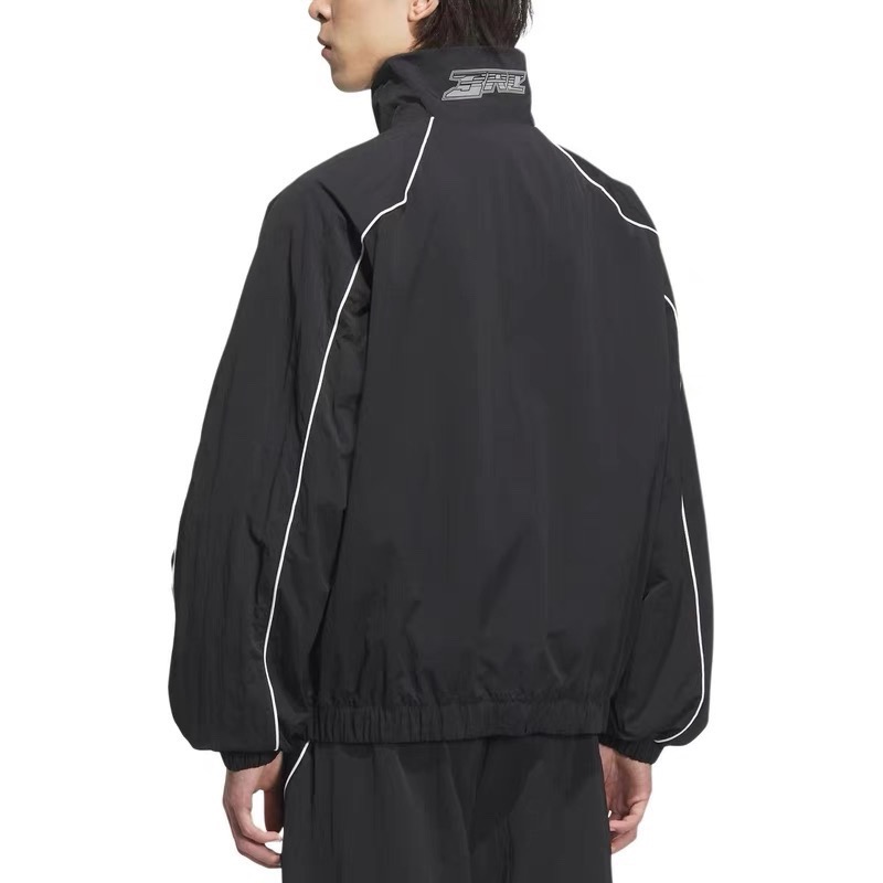 模特图#💰160包邮
(Adidas阿迪达斯三叶草立领外套男士运动服情侣款男女同款女士外套!防风衣宽松版型夹克青年外套宽松版型学院风轻松驾驭)
Adidas/阿迪达斯三叶草男士外套女士外套宽松版型外套春夏季新款三条杠立领男女同款情侣款外套,销量一直领先!!宁波申州提供面料,一比一定制!密码8034
胸前万针刺绣字母logo采用阿迪经典三条杠拼接设计,胸前阿迪达斯主标经典字母印花logo,面料采用微型纳米防紫外线面料,轻薄舒适透气,携带方便。内里网格棉陪衬,质感非常好,其实春夏秋三个季节都可以穿搭配!!而且不用担心质量,这批货是特殊渠道拿的,专供官网的货!!放心推,放心卖!售后基本为零的一件产品!!ins/微博/小红书 爆款防晒服,版型oversize中性风格宽松百搭,男生女生都可以穿,搭配情侣装更佳,超级百搭,在炎热的夏季搭配这样一件皮肤衣,上身舒服清凉,再保持舒适的同时有兼顾时尚感。三标齐全!完美品质!
尺码:M-XXL(宽松版型)
颜色:黑色 灰色
M插肩袖胸围112衣长68
L插肩袖胸围116衣长70
XL插肩袖胸围120衣长72
XXL插肩袖胸围128衣长74