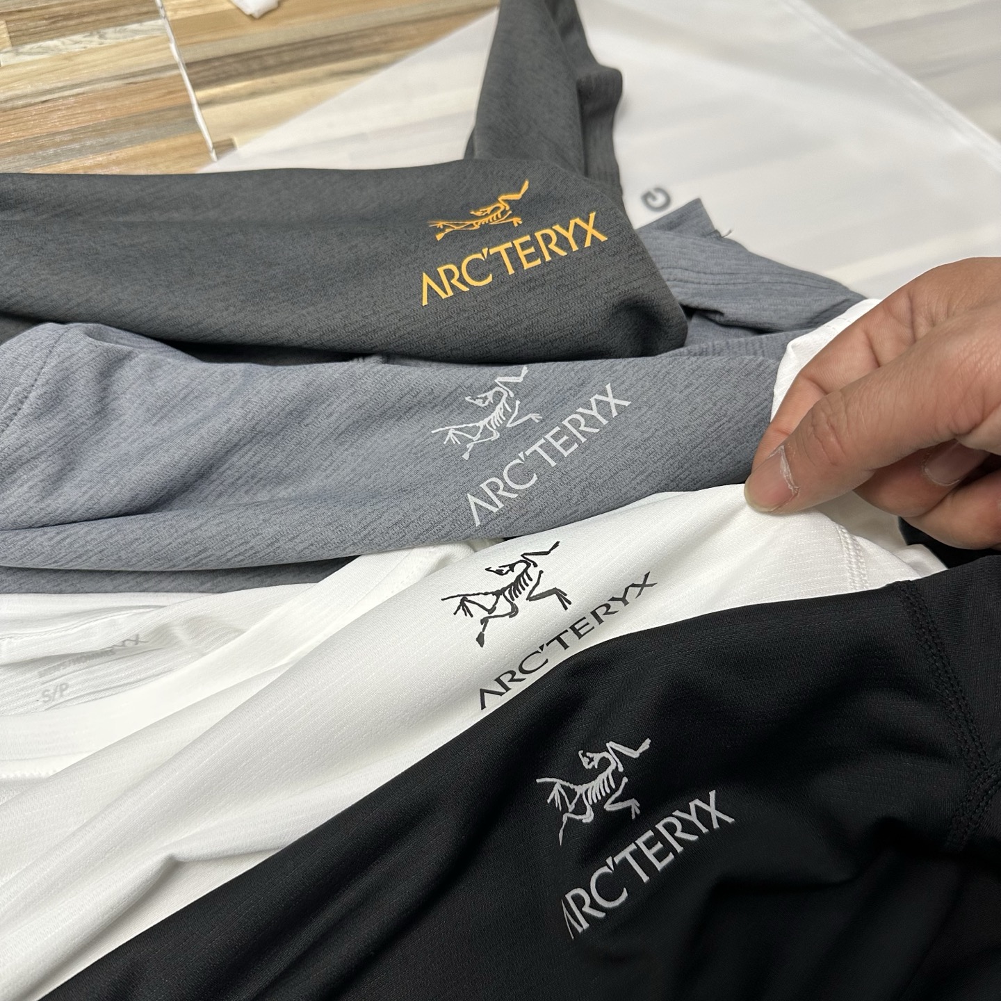 Alternative view of T-Shirt 01340