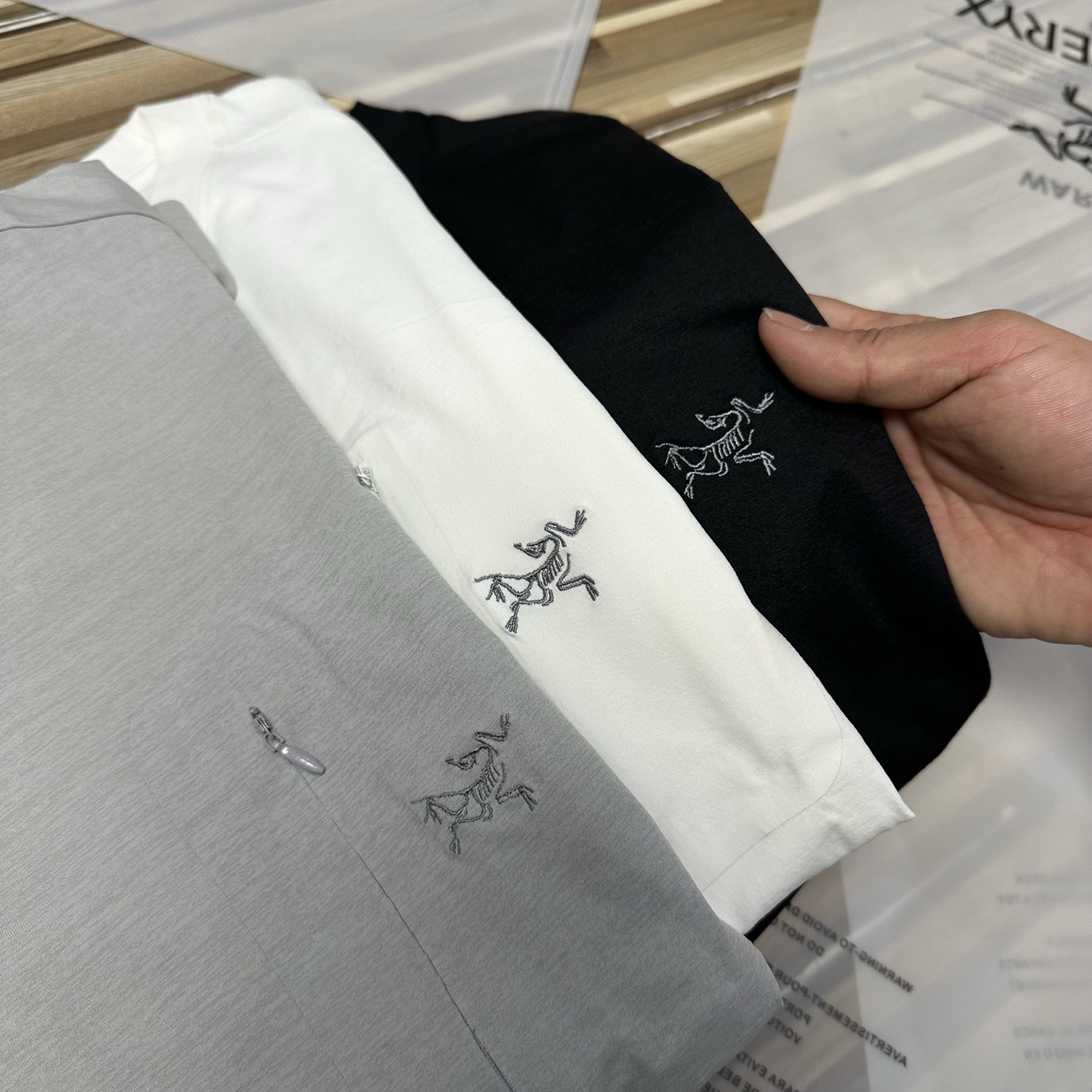 Alternative view of T-Shirt 01329