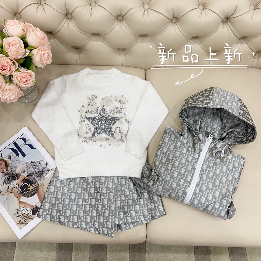 D’s New Fall and Winter Classic Flower Suit – Stylish and Durable Apparel Choice