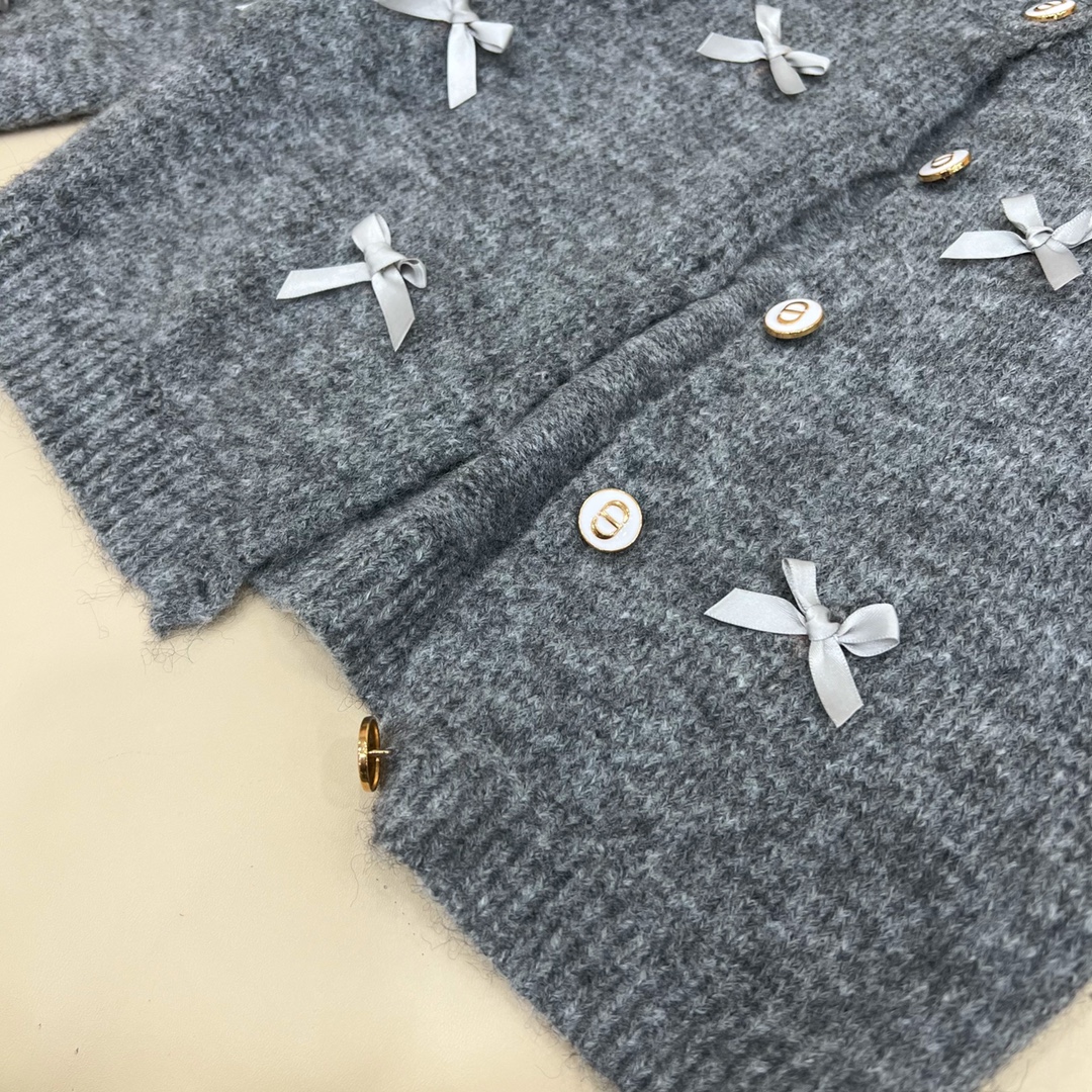 Grey Butterfly Knot Shirt: Unique Design for Girls’ Wardrobe, Comfortable and Stylish #195 - 图片 5