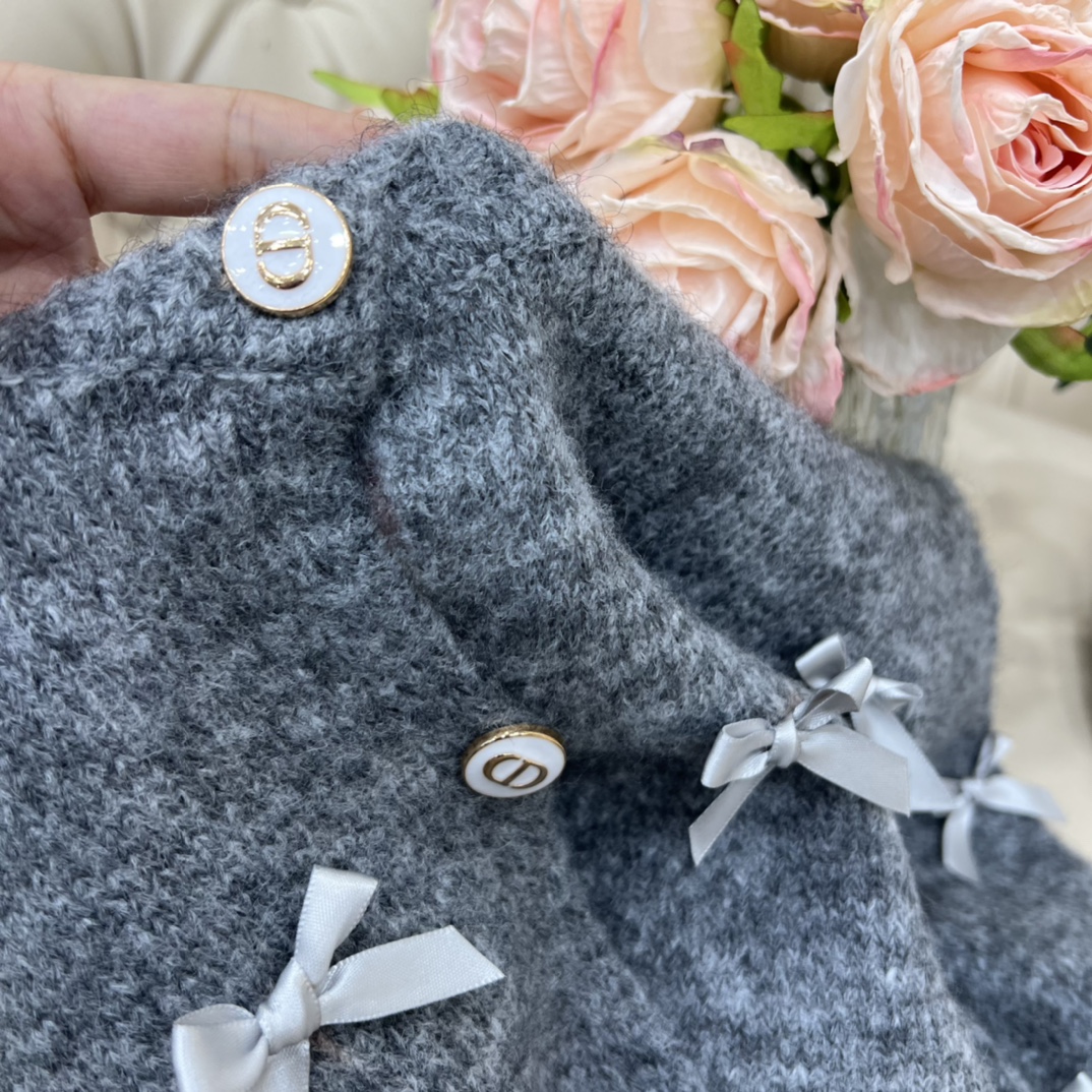 Grey Butterfly Knot Shirt: Unique Design for Girls’ Wardrobe, Comfortable and Stylish #195 - 图片 7