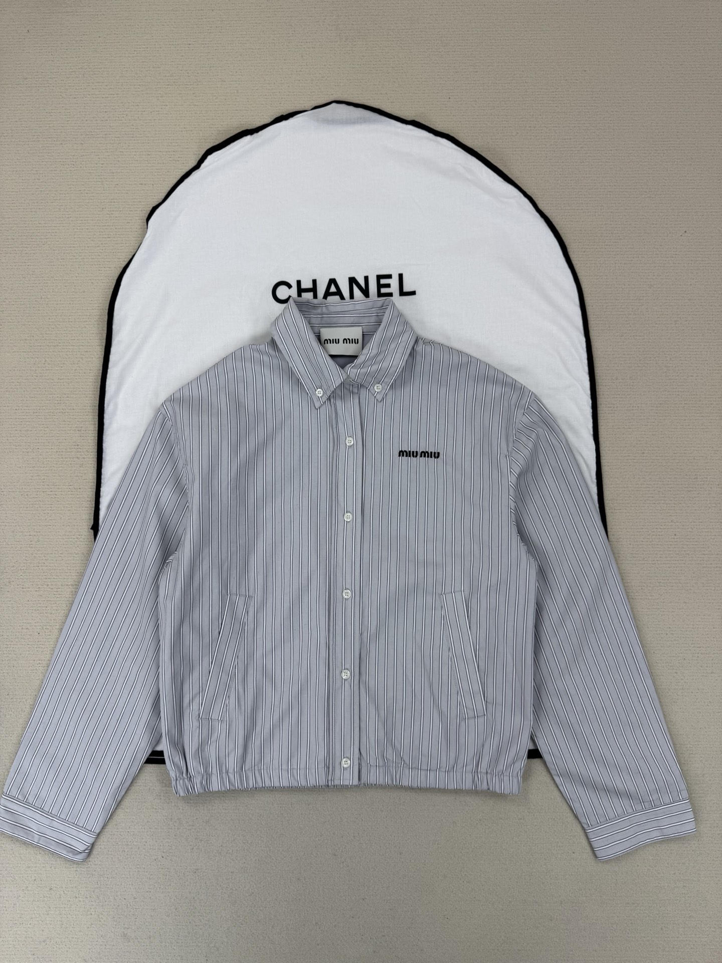 NO:723332,miu* shirt details SML, Miu Miu-clothing, miumiu, shirts,19860909miu*家衬衫 细节图SML,缪缪-服装,miumiu,shirts,,Women's clothing