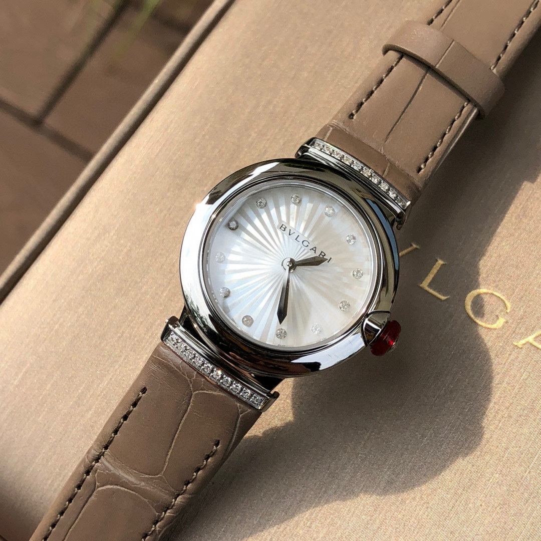 NO:158376,Bulgari's works are made of three-dimensional dials, made of mother-of-pearls, decorated with diamond hour markers. After independent processing and crafting, they are assembled one by one, presenting the brilliance of the sun, showing the classic artistic craft 