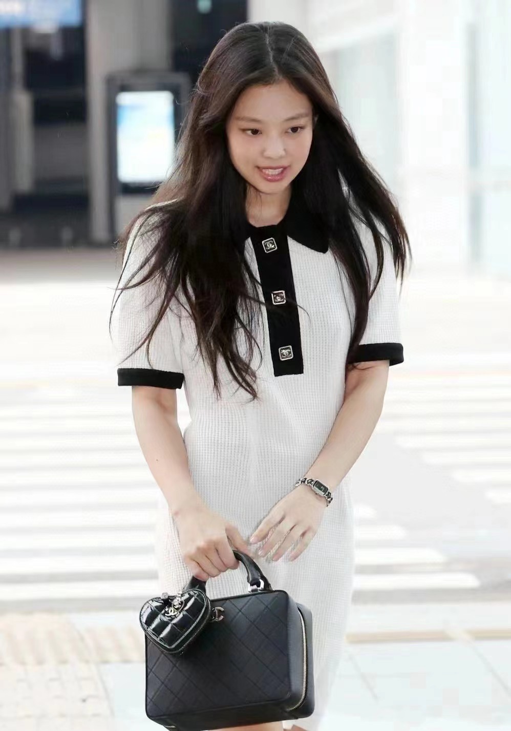 NO:392228,The cube of sugar has been a dream watch in girls' hearts for 36 years. The return of 'Cugar Cube' has caused a craze and is highly sought after. Everyone will know when they go to the store and ask, it is true that it is difficult to buy!  ,19860909方糖面世36年来一直是女生心中的梦想腕表.“方糖”回归,引发热潮备受追捧,大家去店里一问便知,不好买也是真的！,,Watch