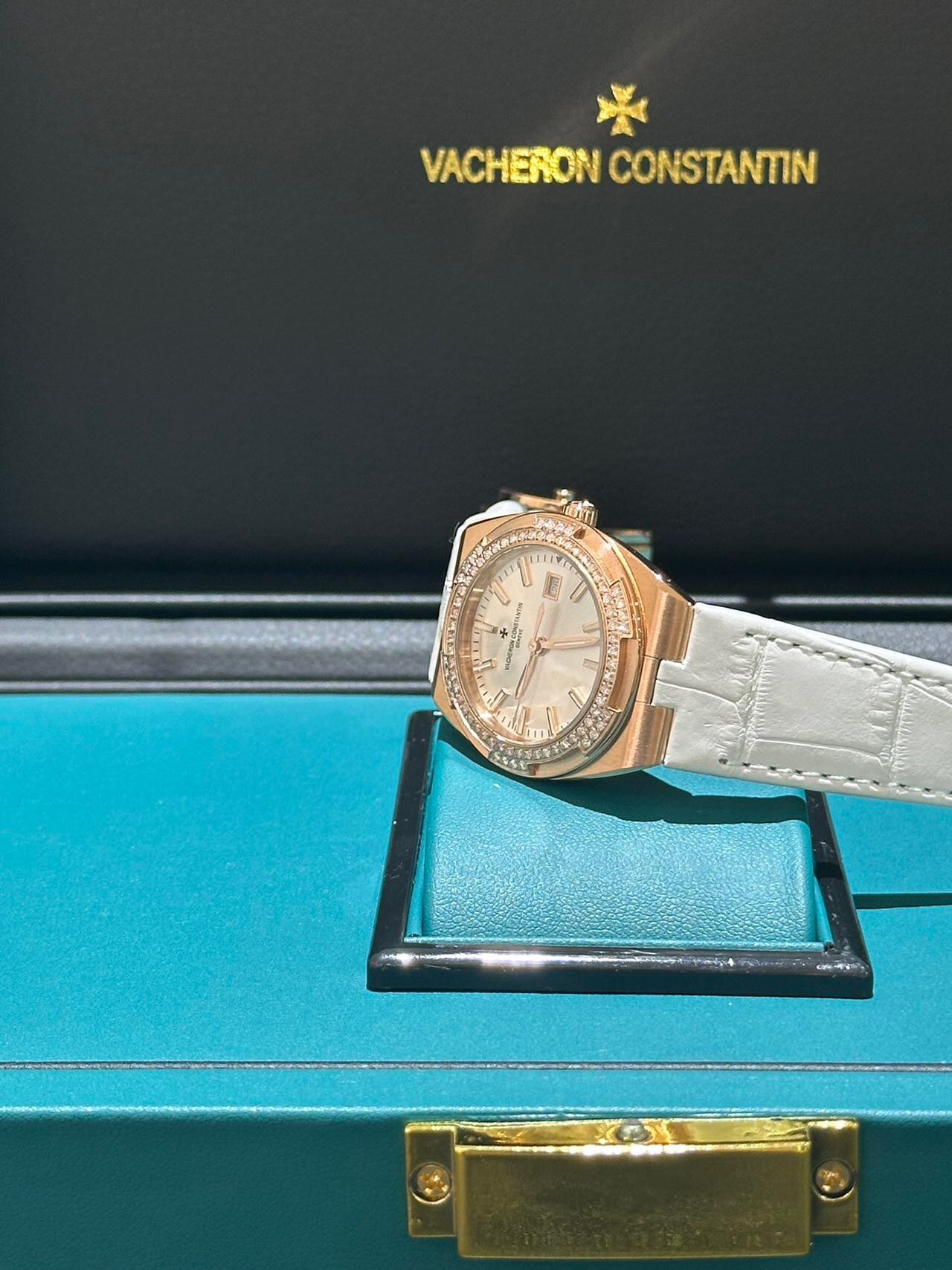 江诗丹顿
白色金盘实拍