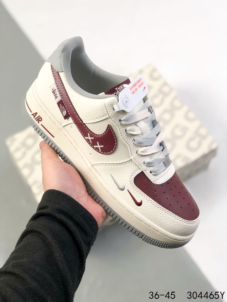 💰240
公司级带半码!
耐克Nike Air Force 1 Low 空军一号 联名 低帮百搭休闲运动板鞋 柔软、弹性十足的缓震性能和出色的中底设计,横跨复古与现代的外型结合,造就出风靡全球三十多年的Force 1 直到今天还深受青睐
尺码:如图
ID:304465Y