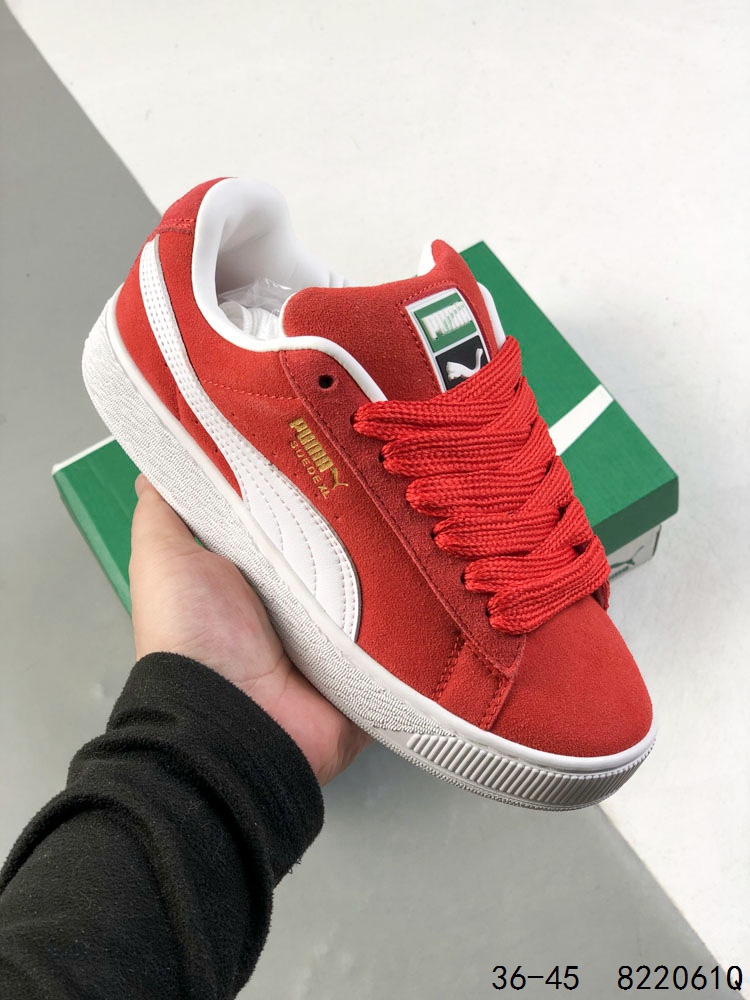 🈴️ 💰120
真标带半码！
彪马PUMA SUEDE XL 运动休闲板鞋！鞋身通体采用细腻的麂皮材质，厚实柔软，质感出众；鞋侧保留PUMA标志性跑道图案，侧面与后跟点缀金属色PUMA LOGO，兼具辨识度与细节感；加厚鞋垫、饱满鞋舌，搭配加宽扁形鞋带，使得穿着感更加贴合与舒适。
ID：822061Q