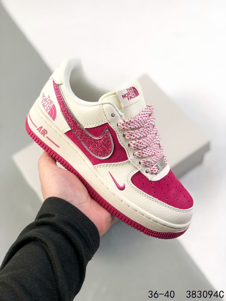 🈴️ 💰170
公司级带半码!
耐克Nike Air Force 1 Low 空军一号 联名 低帮百搭休闲运动板鞋 柔软、弹性十足的缓震性能和出色的中底设计,横跨复古与现代的外型结合,造就出风靡全球三十多年的Force 1 直到今天还深受青睐
ID:383094C
