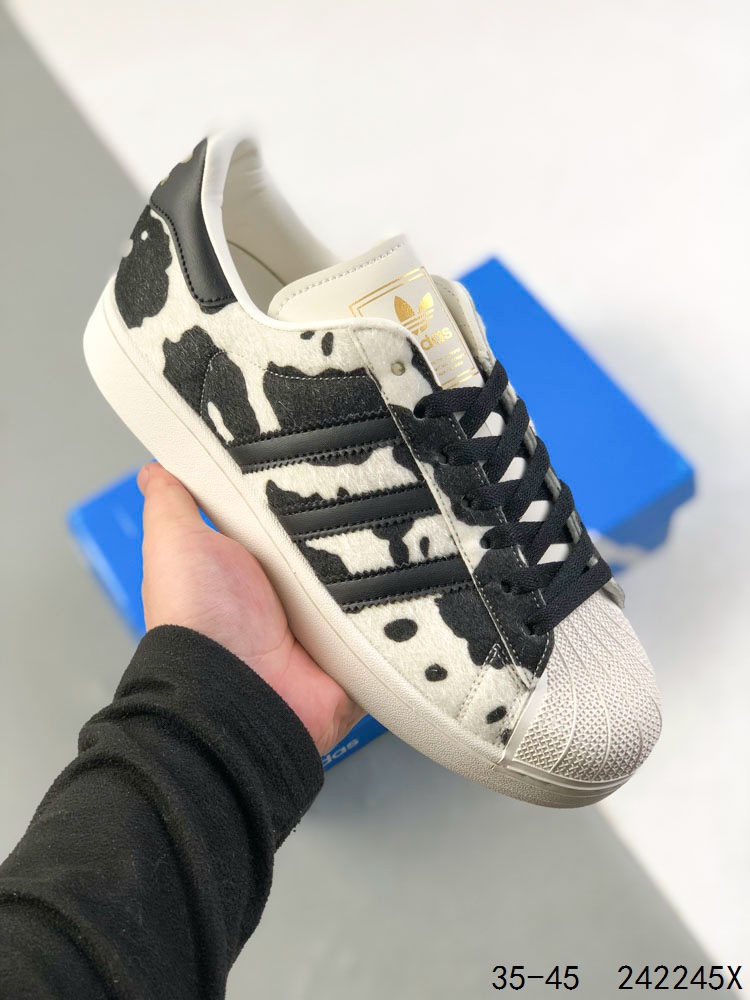 🈴️💰130
真标带半码!
阿迪达斯/Adidas Superstar 三叶草 贝壳头系列经典休闲运动板鞋。
ID:242245X
