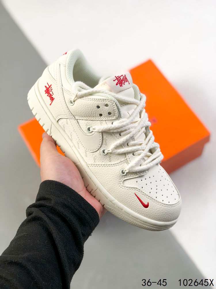 💰150
真标带半码！
耐克Nike SB Dunk Low 联名 绑绳 复古低帮休闲运动滑板板鞋。采用脚感柔软舒适ZoomAir气垫，有效吸收滑板等极限运动在落地时带来的冲击力，为街头运动者们提供更好的保护
ID：102645X