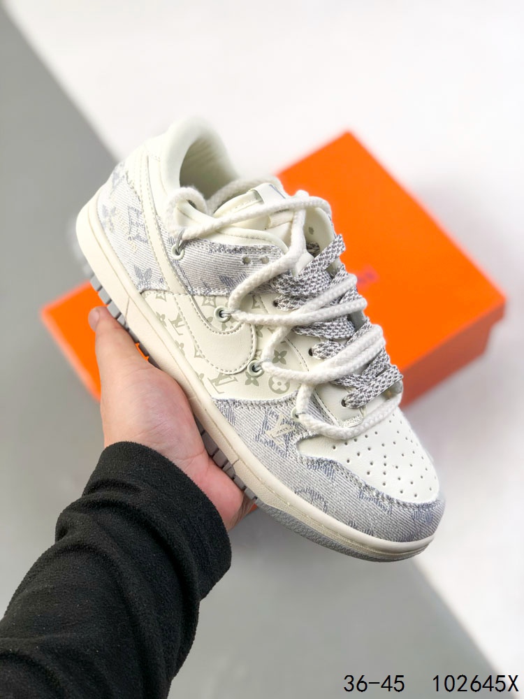 💰150
真标带半码！
耐克Nike SB Dunk Low 联名 绑绳 复古低帮休闲运动滑板板鞋。采用脚感柔软舒适ZoomAir气垫，有效吸收滑板等极限运动在落地时带来的冲击力，为街头运动者们提供更好的保护
ID：102645X