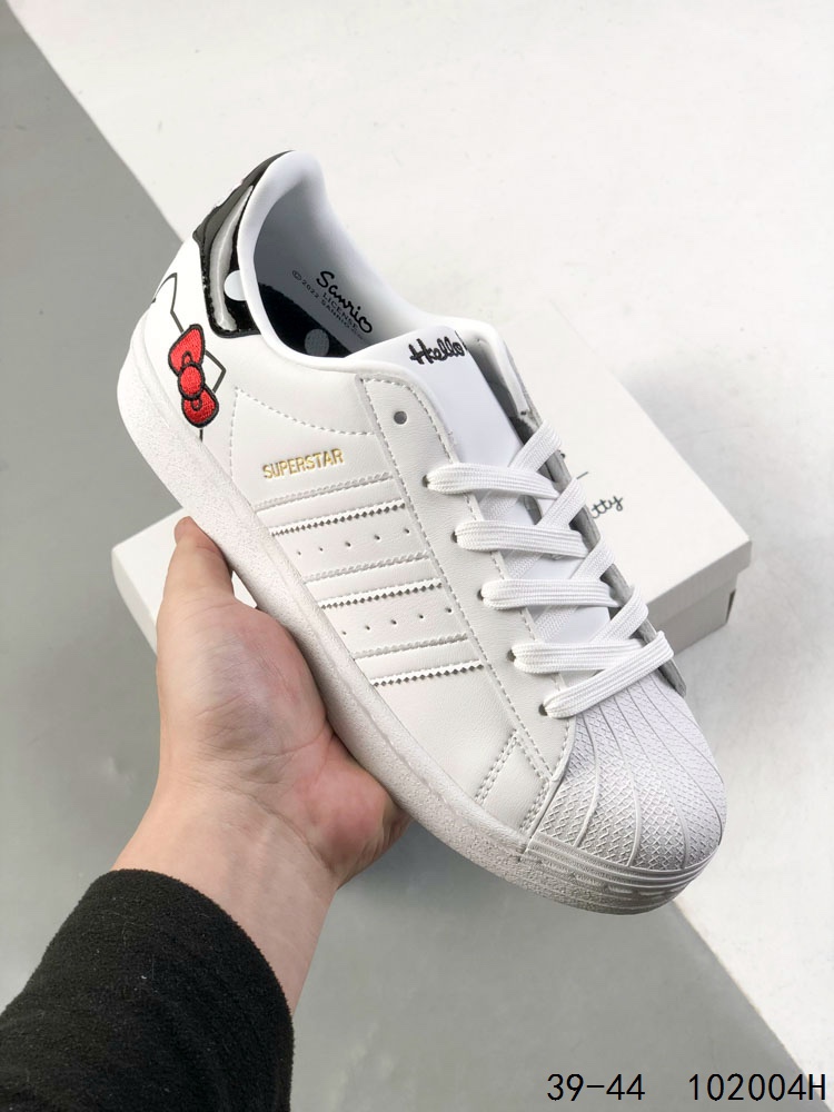 🈴️💰120
真标带半码!
阿迪达斯/Adidas Superstar 三叶草 贝壳头系列经典休闲运动板鞋。
ID:102004H