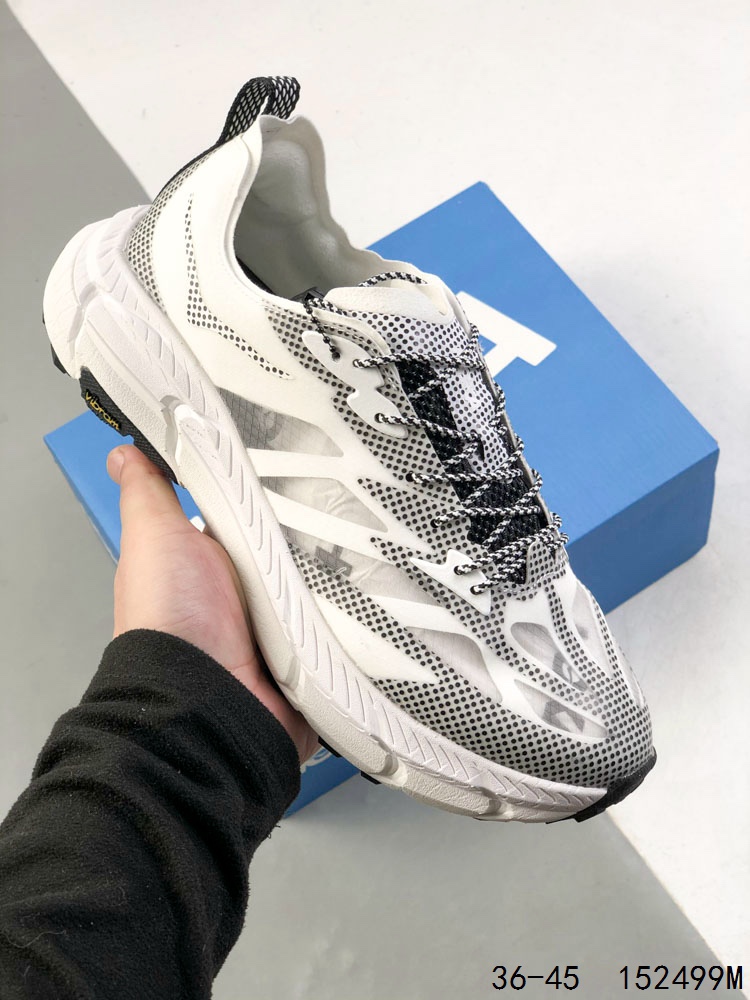 公司级✅Satisfy x HOKA RUNNING MAFATE TRAIL 全新配色 网面透气 运动鞋 此球鞋继承了HOKA的经典越野鞋型MAFATE SPEED4的设计 更在此基础上进行了创新和提升 使得它既适合户外越野跑 又充满了时尚潮流的元素 它的半透明鞋面设计 不仅让鞋身看起来更加轻便 而且提供了良好的透气性 而保护性的防撕裂尼龙面料 则确保了在复杂地形中的耐用性 货号:1157050 编码:152499M