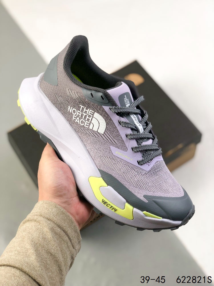 💰160
【公司级】户外老爹运动鞋 The North Face 北面厚底增高跑步鞋 北脸男女同款老爹鞋 护脚踝登山鞋 透气织物鞋面 户外耐磨徒步鞋 。具有出色的抓地力和稳定性，在户外越野中勇往直前！回弹性中底具有出色的缓震效果，高性能大底，强力抓地，从容应对多种地形！
码数:  如图
ID：622821S