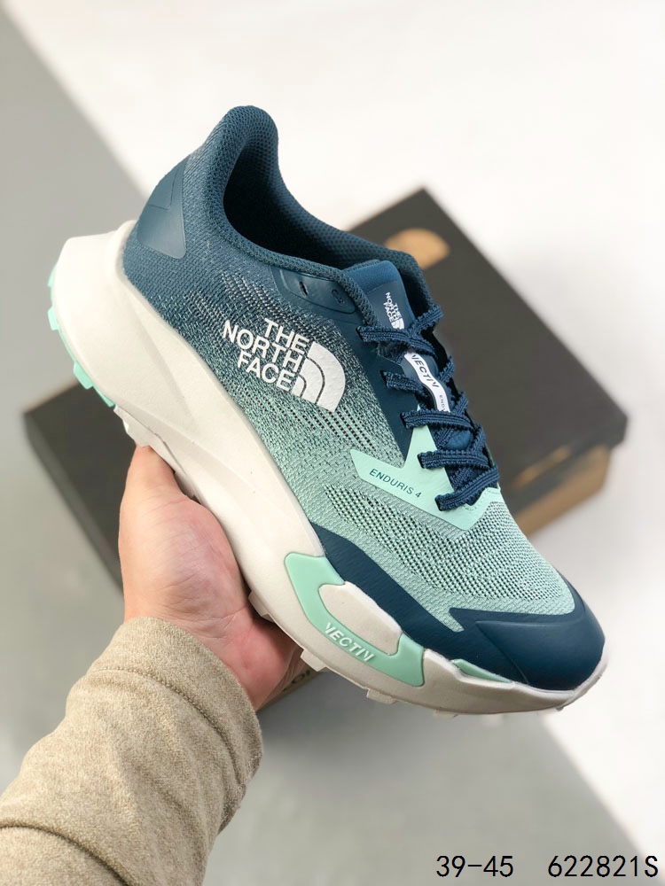 💰160
【公司级】户外老爹运动鞋 The North Face 北面厚底增高跑步鞋 北脸男女同款老爹鞋 护脚踝登山鞋 透气织物鞋面 户外耐磨徒步鞋 。具有出色的抓地力和稳定性，在户外越野中勇往直前！回弹性中底具有出色的缓震效果，高性能大底，强力抓地，从容应对多种地形！
码数:  如图
ID：622821S