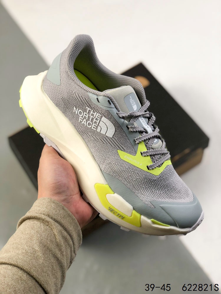 💰160
【公司级】户外老爹运动鞋 The North Face 北面厚底增高跑步鞋 北脸男女同款老爹鞋 护脚踝登山鞋 透气织物鞋面 户外耐磨徒步鞋 。具有出色的抓地力和稳定性，在户外越野中勇往直前！回弹性中底具有出色的缓震效果，高性能大底，强力抓地，从容应对多种地形！
码数:  如图
ID：622821S