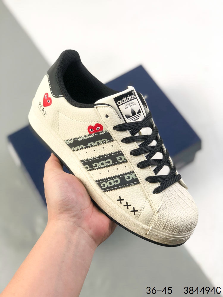 🈴️💰240
真标带半码!
阿迪达斯/Adidas Superstar 联名 三叶草 贝壳头系列经典休闲运动板鞋。
ID:384494C