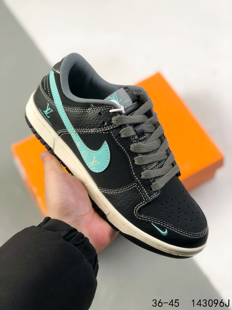 💰170
公司级带半码!
耐克Nike SB Dunk Low 联名 复古低帮休闲运动滑板板鞋。采用脚感柔软舒适ZoomAir气垫,有效吸收滑板等极限运动在落地时带来的冲击力,为街头运动者们提供更好的保护
ID:143096J