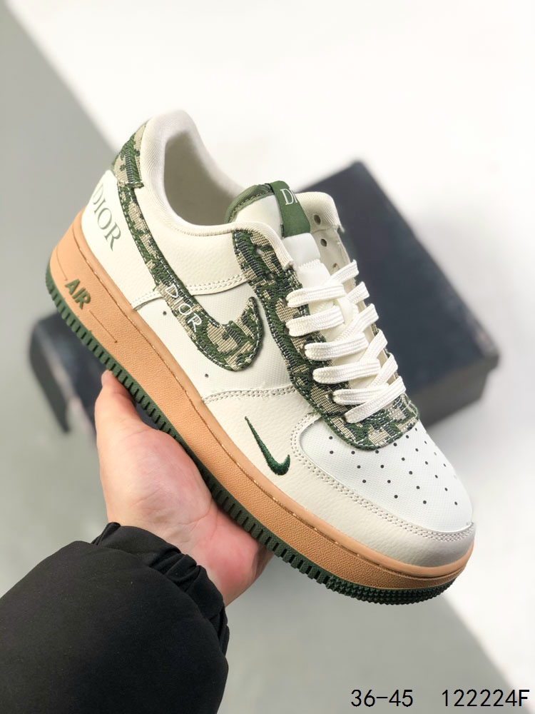 💰130
真标带半码!
耐克Nike Air Force 1 Low 空军一号 低帮百搭休闲运动板鞋 柔软、弹性十足的缓震性能和出色的中底设计,横跨复古与现代的外型结合,造就出风靡全球三十多年的Force 1 直到今天还深受青睐
尺码:如图
ID:122224F