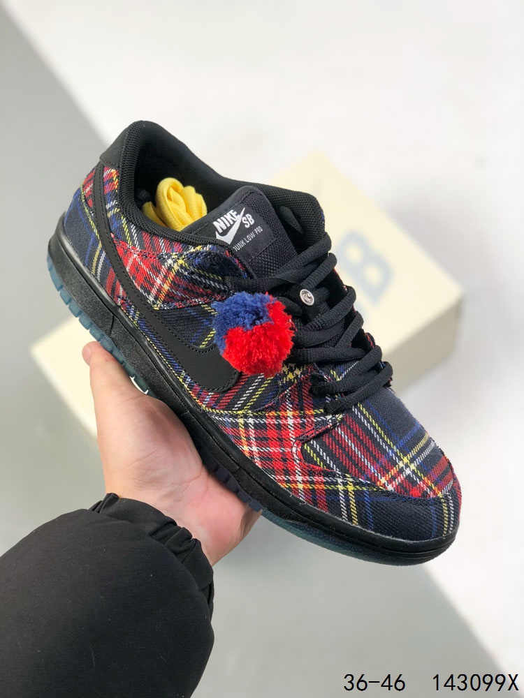 🈴️💰170
公司级带半码!
耐克Nike SB Dunk Low 复古低帮休闲运动滑板板鞋。采用脚感柔软舒适ZoomAir气垫,有效吸收滑板等极限运动在落地时带来的冲击力,为街头运动者们提供更好的保护
ID:143099X