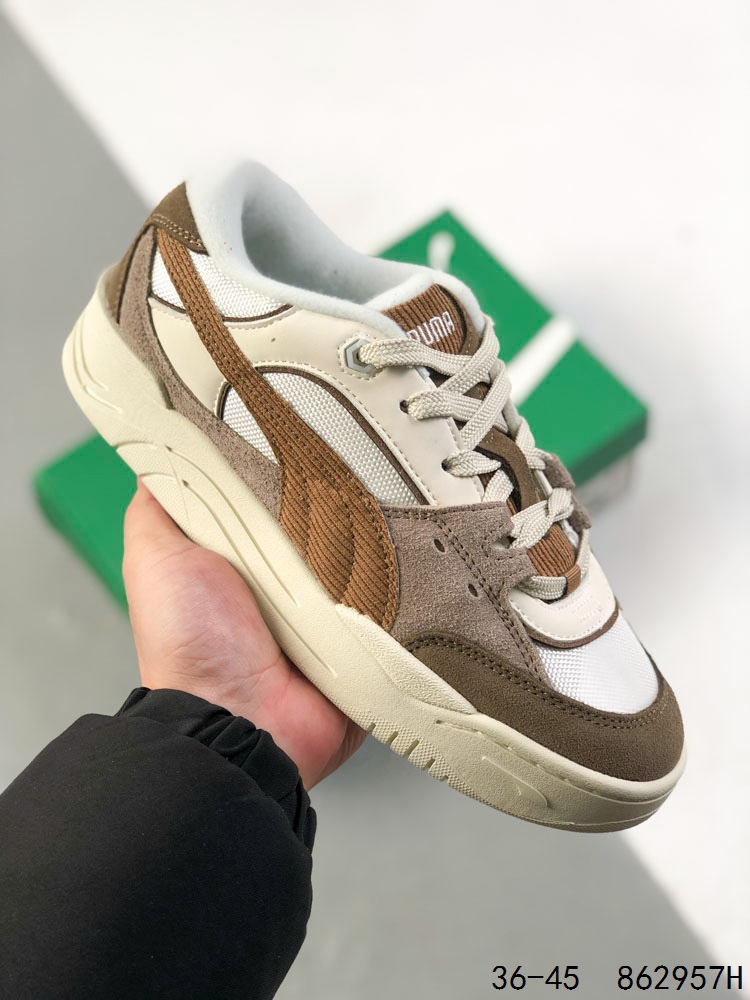 💰165
彪马 /PUMA 180 时尚增高显腿细 彪马全新面包鞋厚底百搭板鞋
面包鞋是整个2022年最具人气的鞋型之一，今年仍将是鞋圈主力。近日，PUMA彪马推出了一款全新造型的面包鞋，命名为PUMA-180
全新的PUMA 180面包鞋以自家90年代的Archive鞋款为灵感进行设计，融合了滑板文化的精髓，低饱和度配色十分百搭，鞋面的3M反光细节、鞋带孔等细节设计也别具一格。采用厚实的填充及圆润的造型，上脚十分可爱，妥妥的增高显瘦神鞋。
尺码：如图
ID：862957H