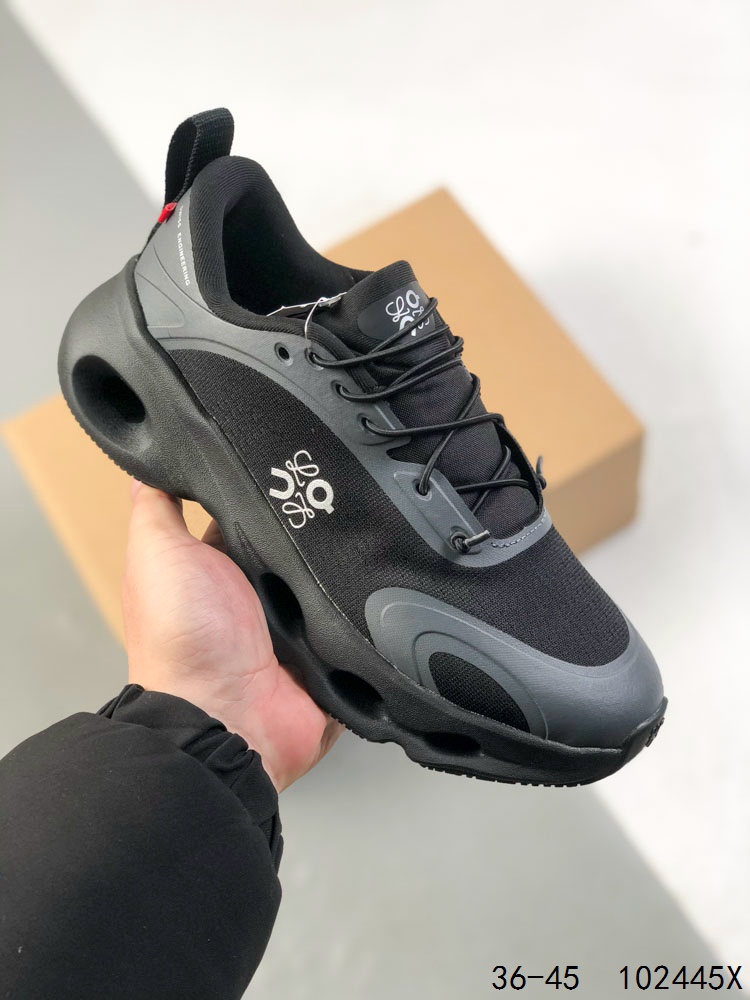 💰140
公司级!Loewe x On昂跑Cloudtilt 罗意威 联名轻量运动休闲鞋!杨幂同款,脚感很舒服,鞋底柔软且包裹性好,上脚显腿长,不用系鞋带很方便~ 不管休闲还是运动都很百搭。白色虽然不耐脏,但真的是最好看最显质感的颜色!
尺码:如图
ID:102445X