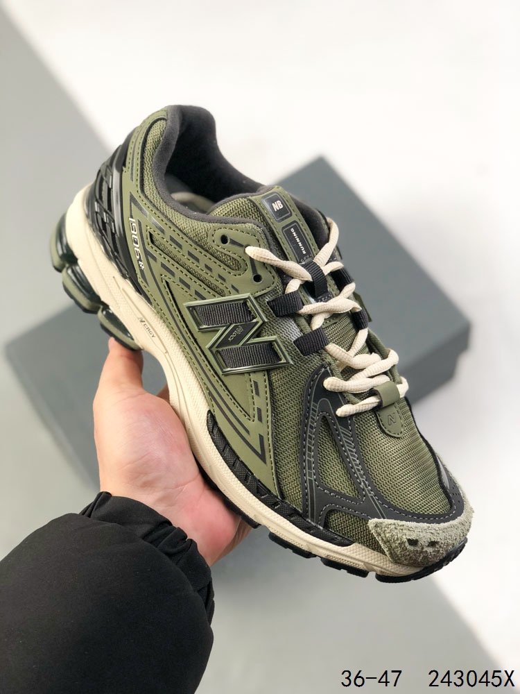 💰170
公司级带半码!
新百伦New Balance 1906 复古跑鞋 小红书爆款 NB1906这双鞋确实是NB家经典复古款式之一,以全新科技诠释,成功打造1906鞋款,鞋面在保持1906基本线条和片层结构的同时,采用更为简洁、流畅的设计语言
ID:243045X
